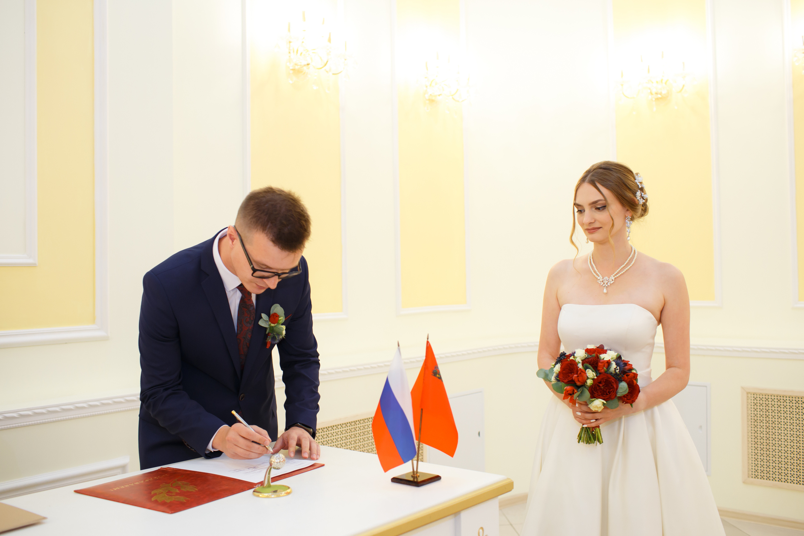 Ксения и Анатолий, ЗАГС г. Королев, прогулка по центру Москвы. Свадебный и репортажный фотограф (Москва, Королев и другие)