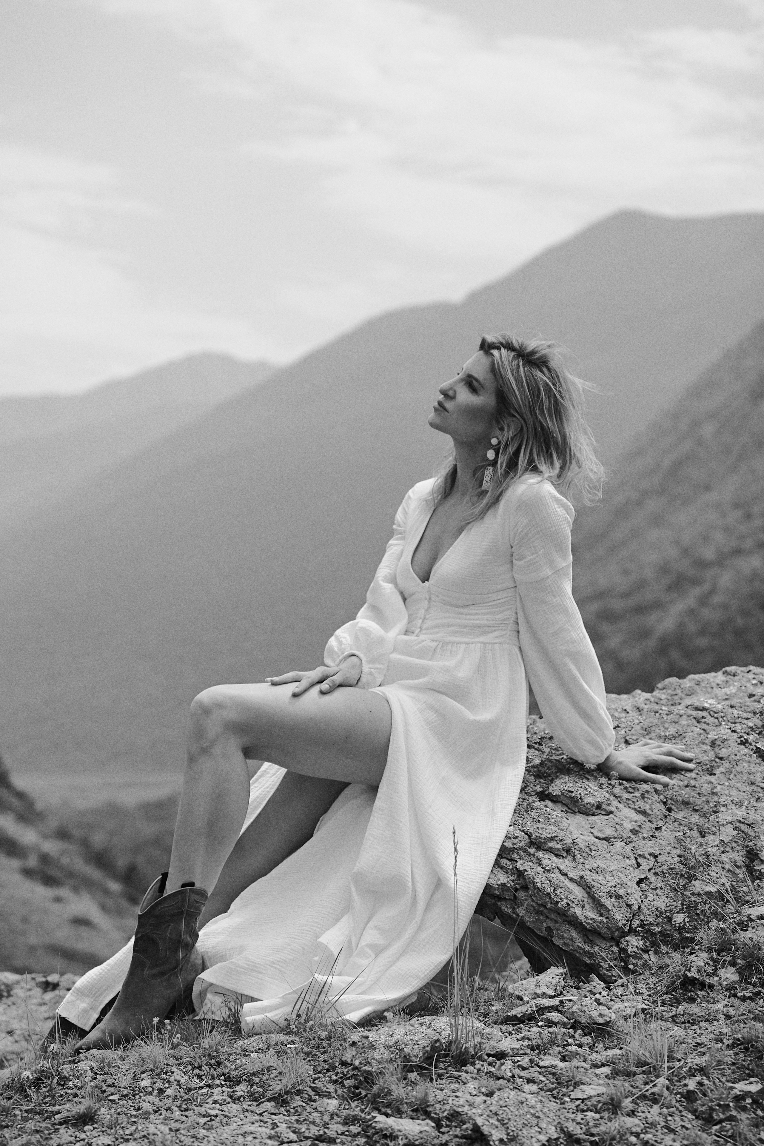 Фотосессия у водопада в Кабардино-Балкарии. Фотограф Продюсер в горах КБР / Москва  Нальчик Горы