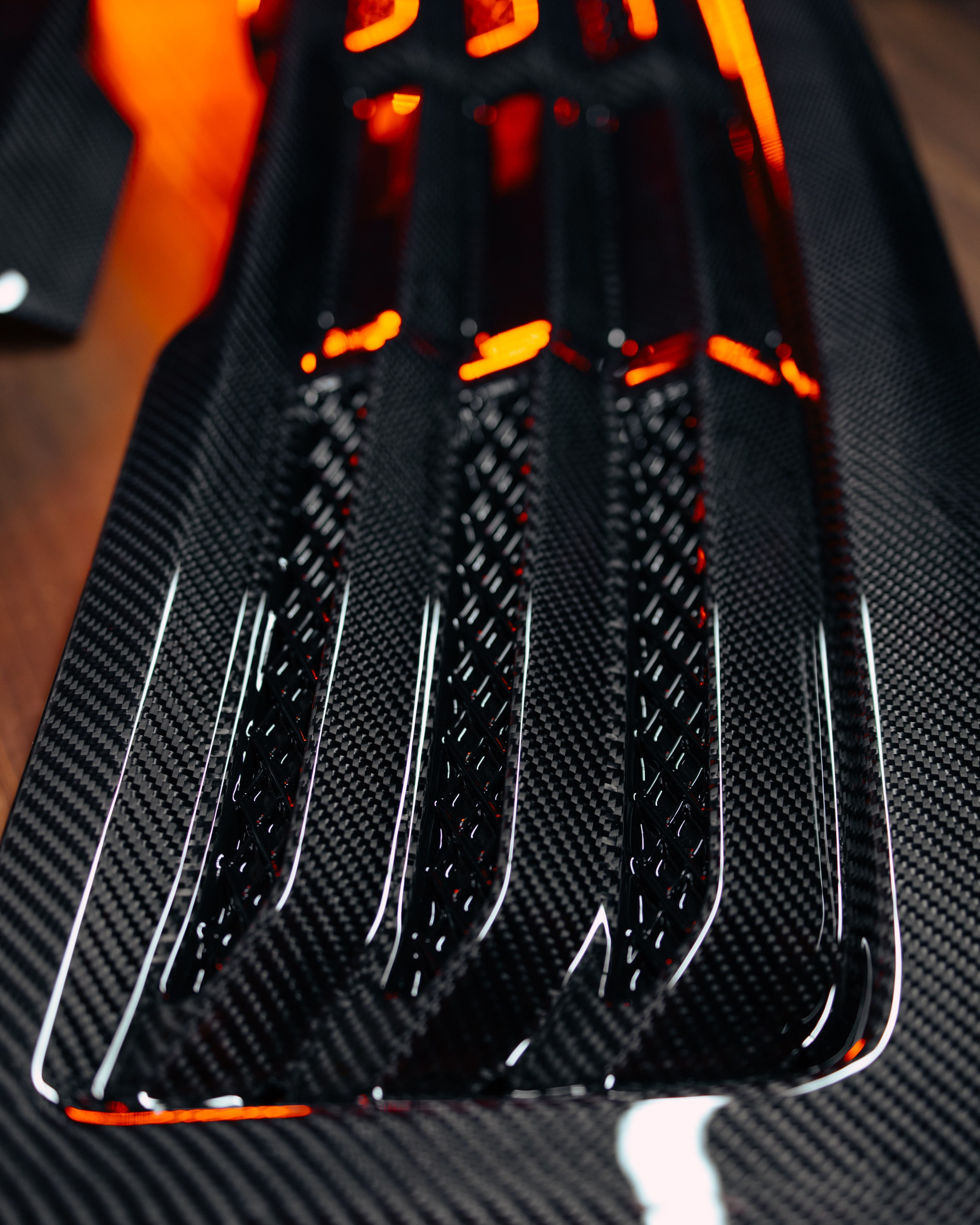 Ram 1500 ламинация карбоном, окрас шильдов, проушин, установка света в решетку. DeLorein