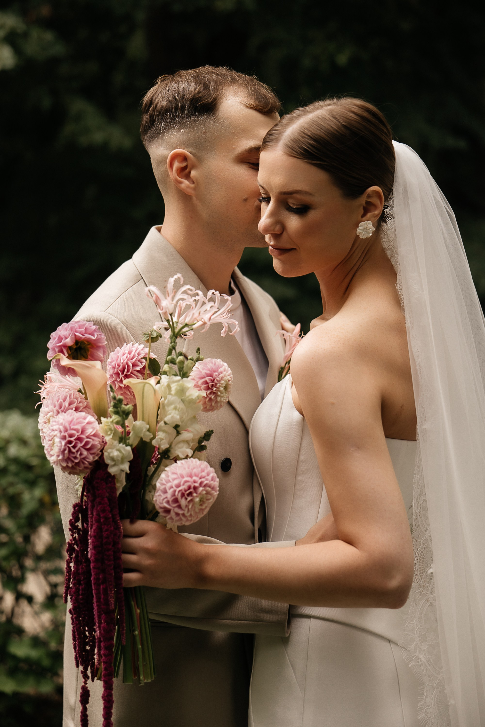 Свадьбная фотосессия в отеле Кронон (Гродно, Беларусь). Свадебный и семейный фотограф Виолетта Сидельникова. Краснодар, Россия, Беларусь, Европа
