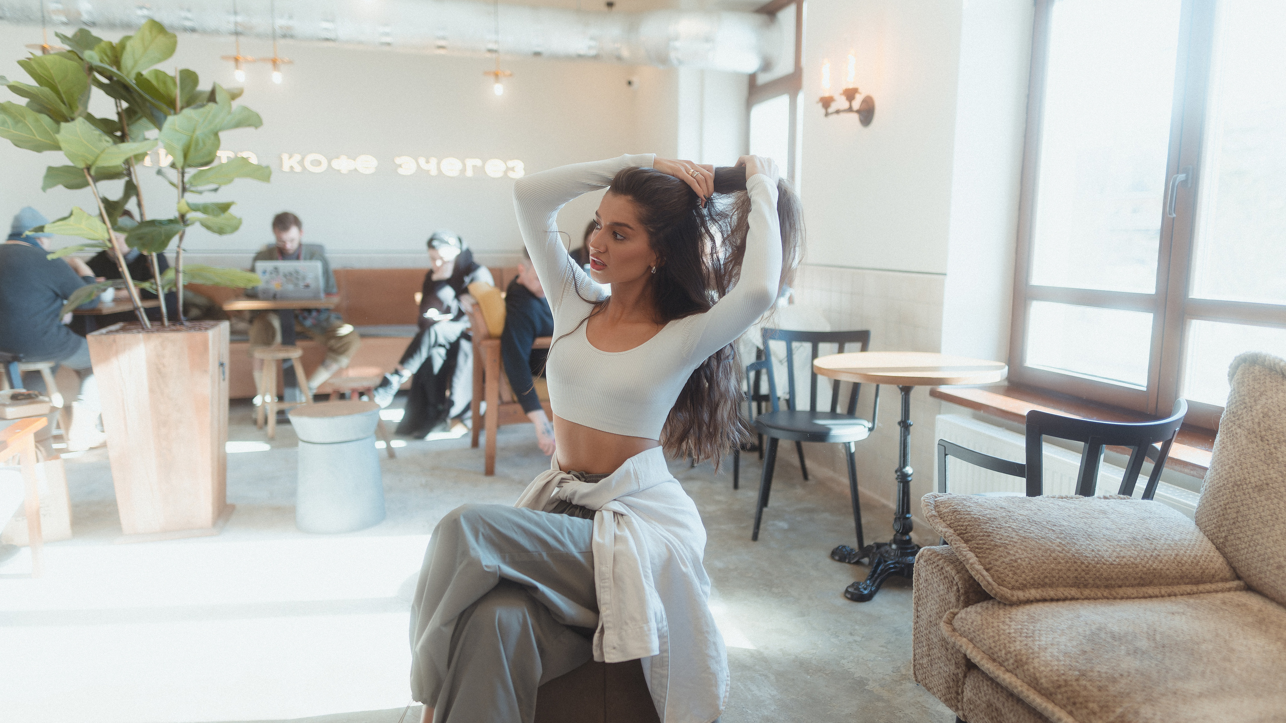 Фотосессия с Альмирой в кофейне Скуратов в Казани