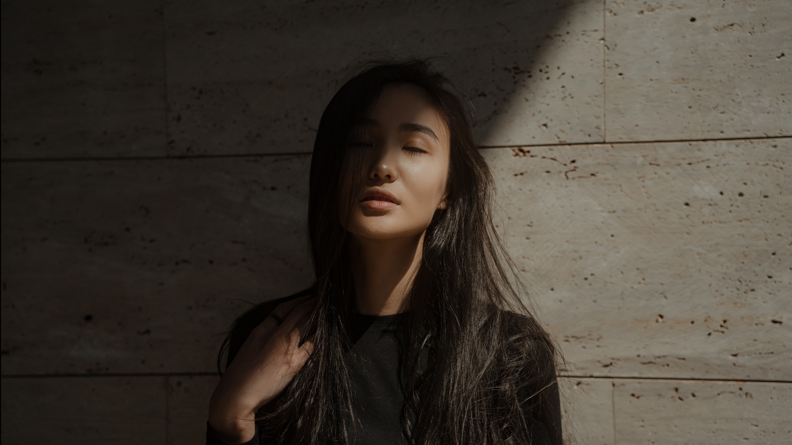 Уличная фотосессия с&nbsp;Камилой около бистро Артель