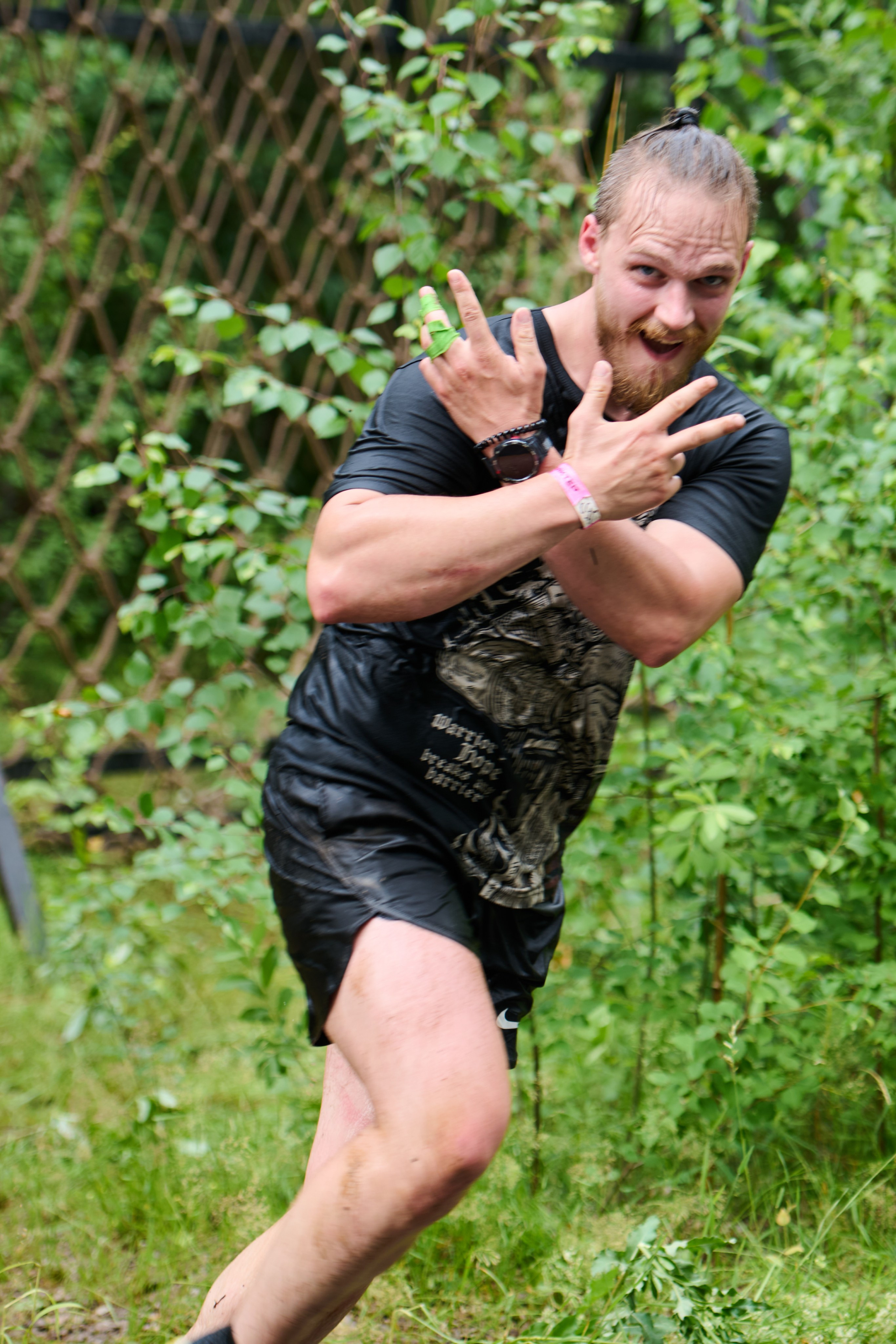 Фоторепортаж с забега Стальной характер в Сургуте, 5 июля 2025. Репортажный и семейный фотограф — Шелихов Сергей