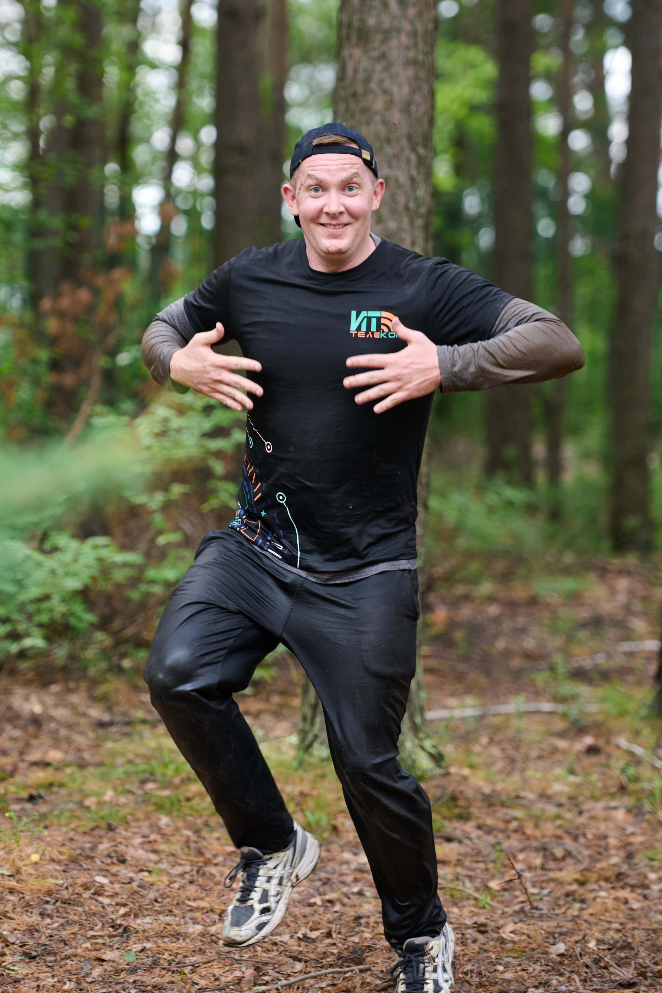 Фоторепортаж с забега Стальной характер в Сургуте, 5 июля 2025. Репортажный и семейный фотограф — Шелихов Сергей