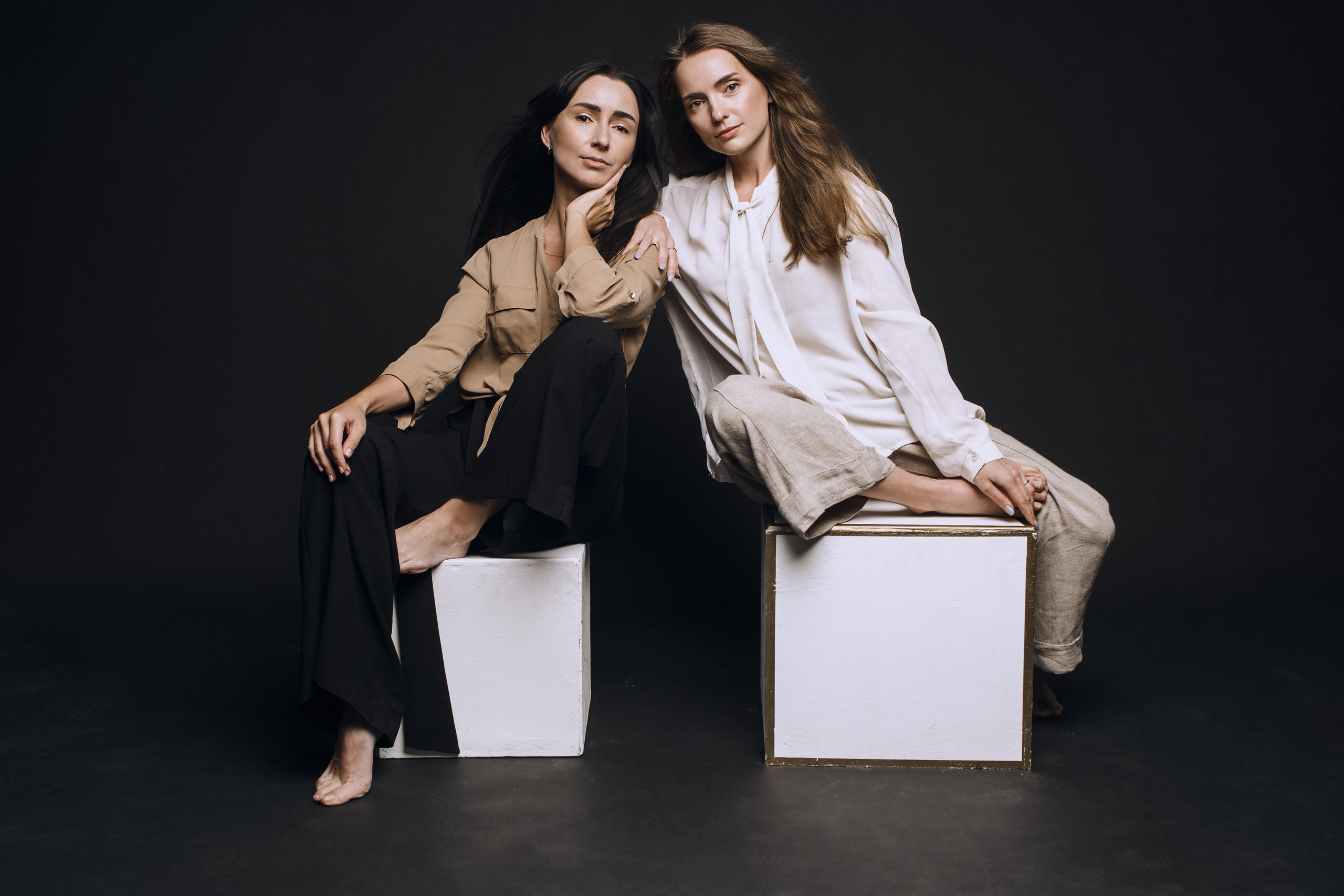 Фотодень в студии на черном фоне в Архангельске