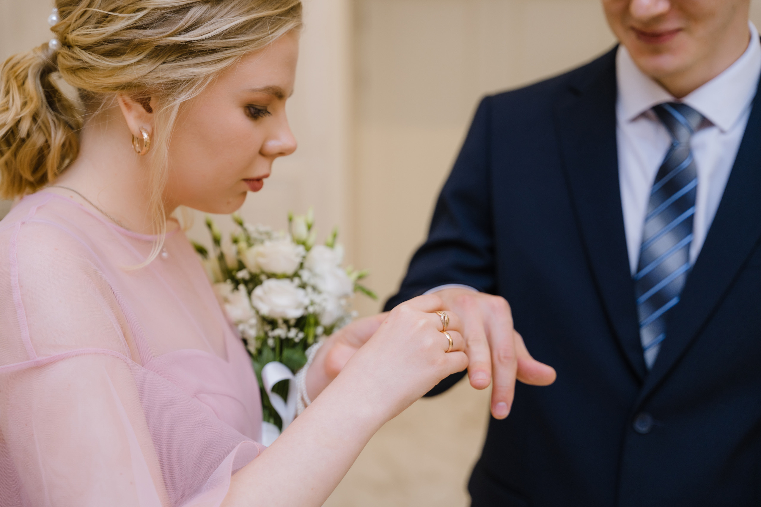 Евгения Языкова – свадебный фотограф в Архангельске: эмоциональная классика и репортаж