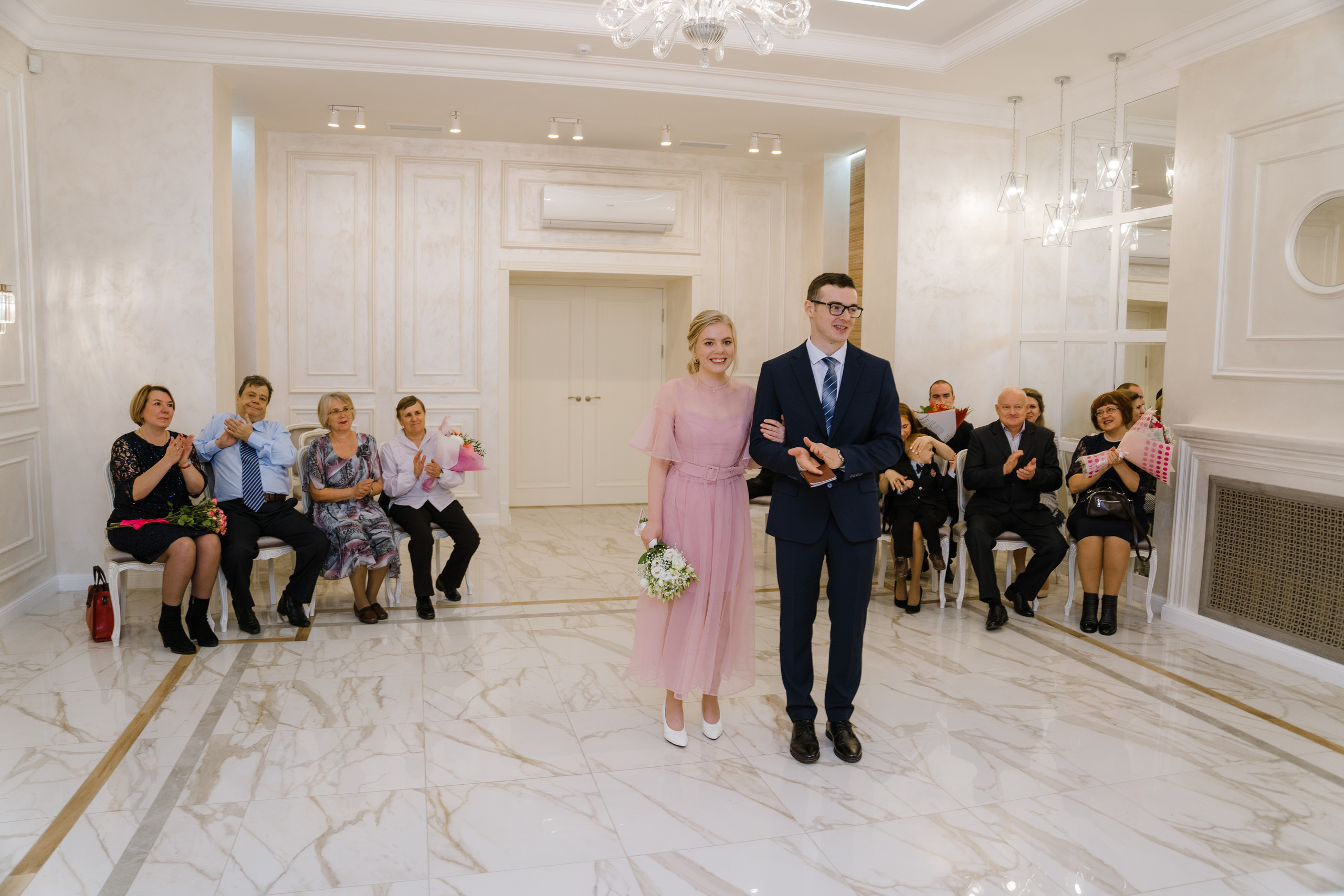 Евгения Языкова – свадебный фотограф в Архангельске: эмоциональная классика и репортаж