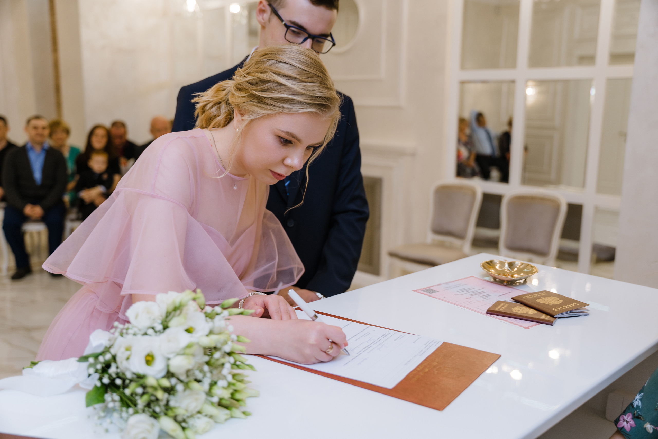 Евгения Языкова – свадебный фотограф в Архангельске: эмоциональная классика и репортаж