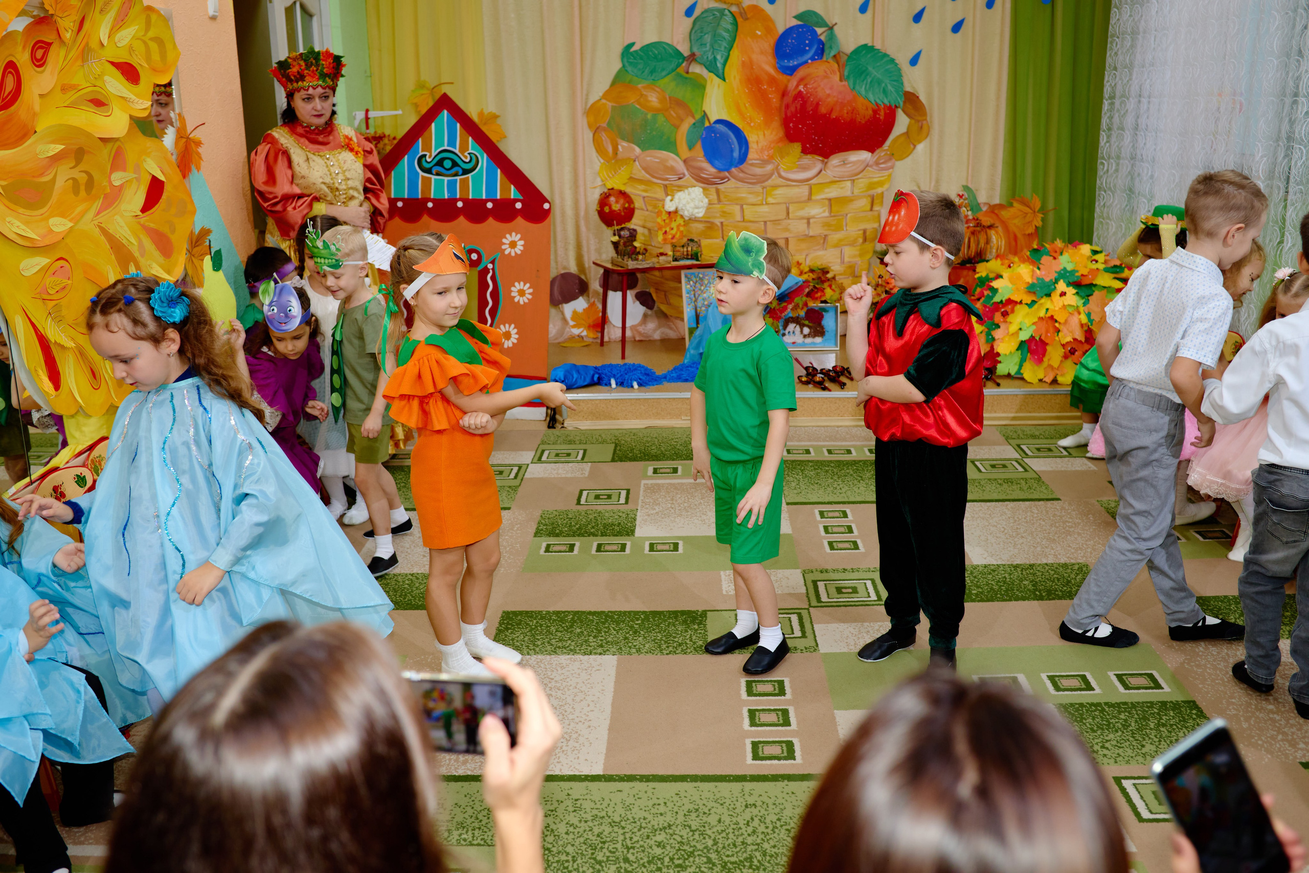 Осенние сьемки в детском саду таганрог. Фотограф Выпускные альбомы Таганрог Сергей Коробченко