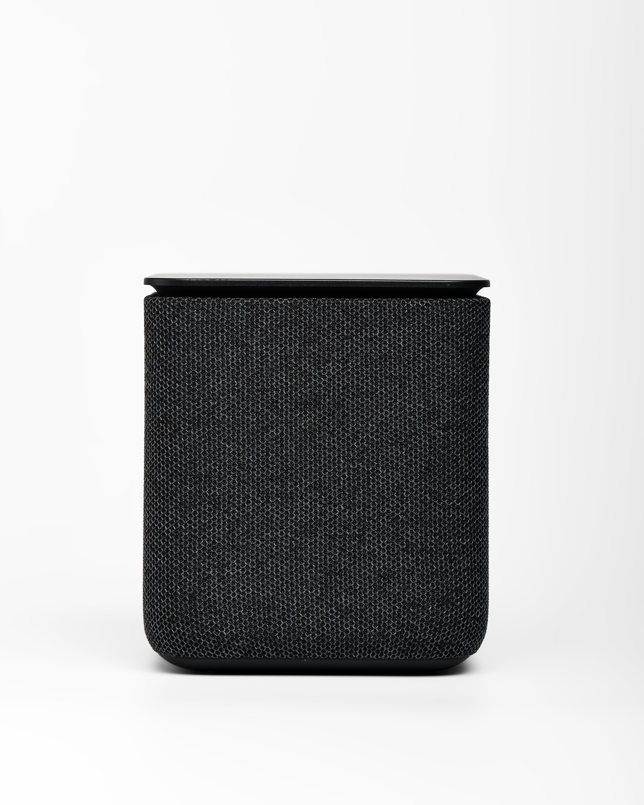 Каталожное фото Яндекс Станции на белом фоне, потоковая предметная съёмка для интернет-магазина