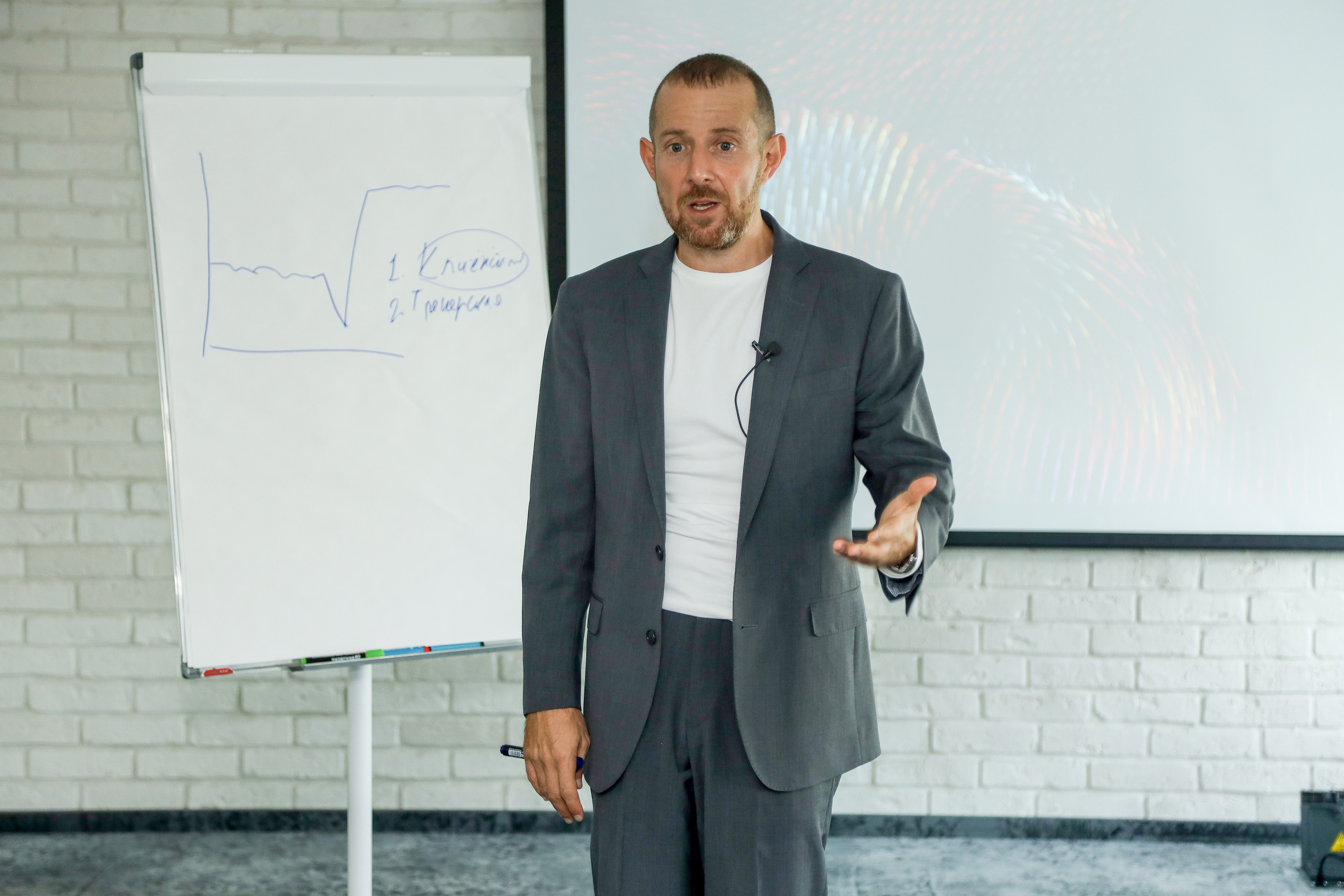 Игорь Рызов деловая встреча. Фотограф Антон Чупринин