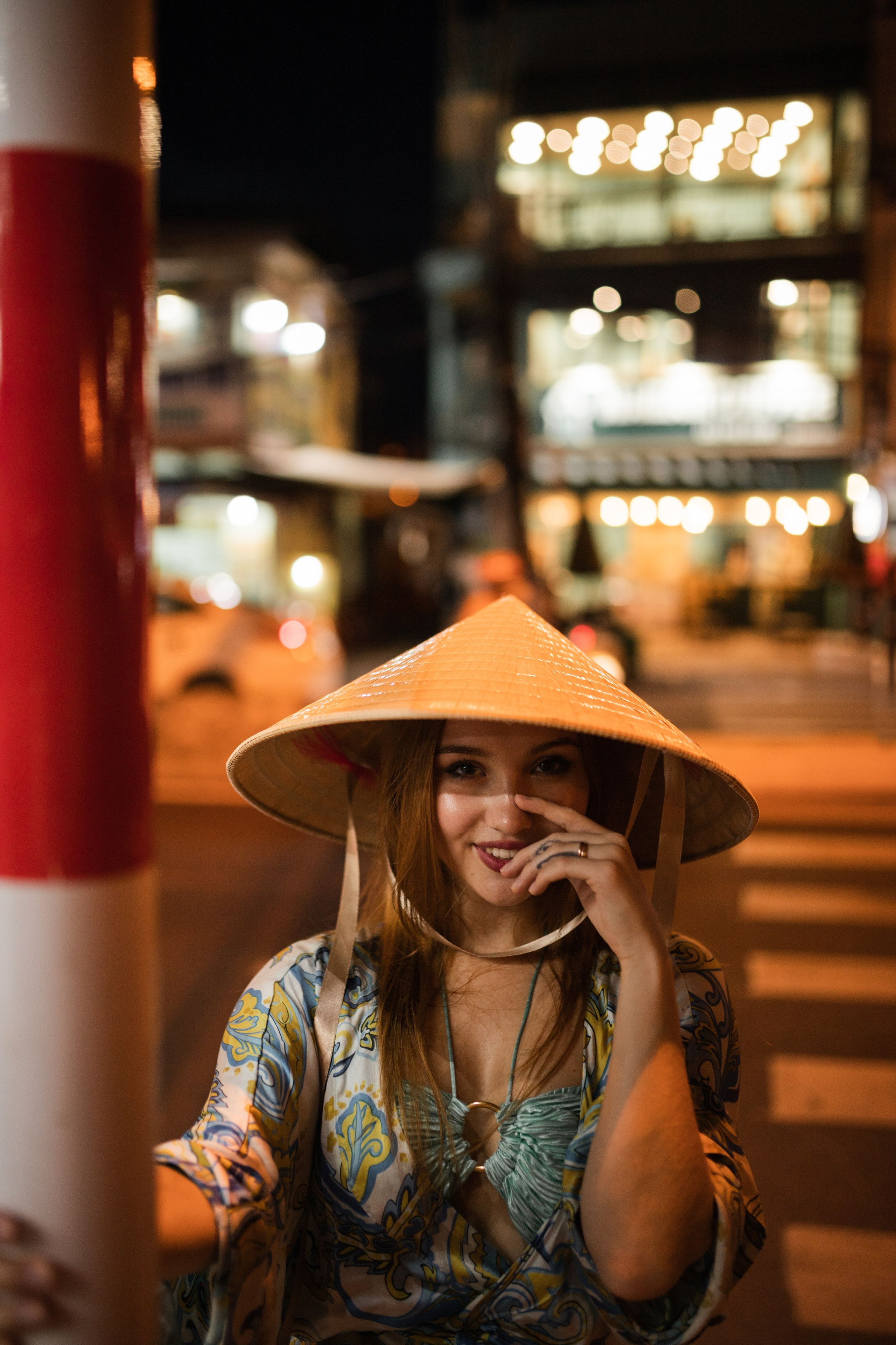 Елизавета на улицах Вьетнама. Главная