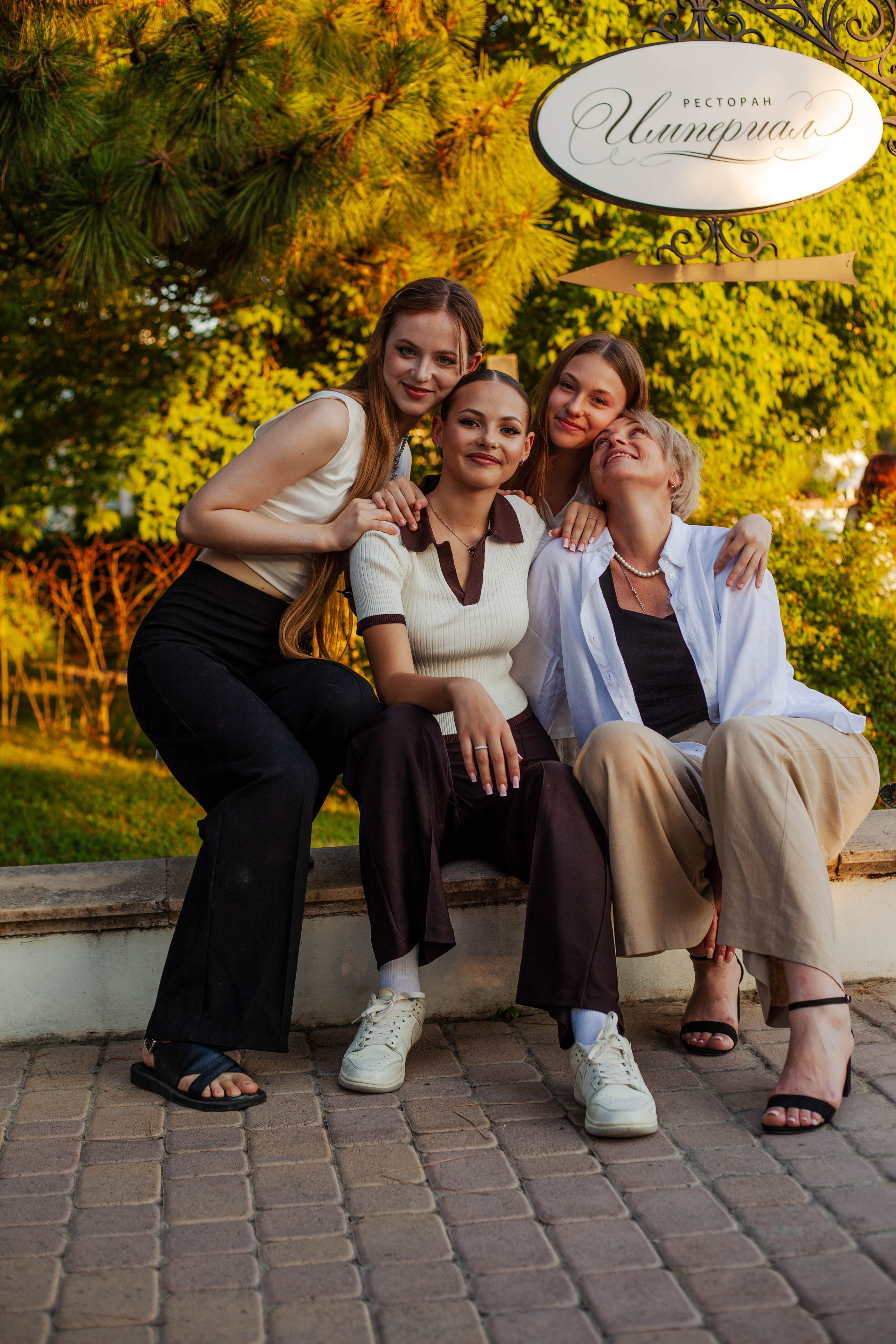 Абрау. Уличный фотограф Города N