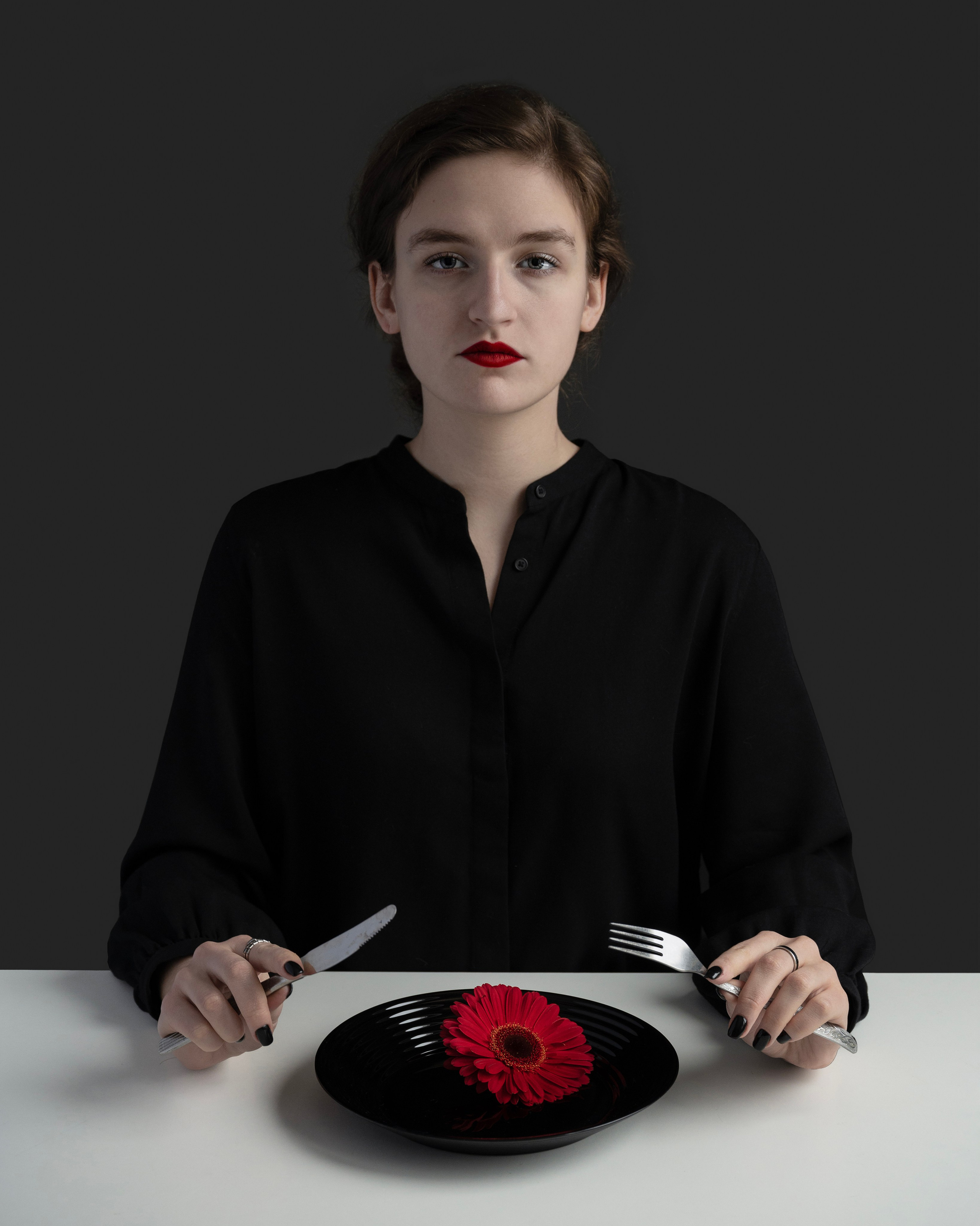 Я училась ставить свет - она терпеливо ждала, пока я в сотый раз поправлю софтбокс.