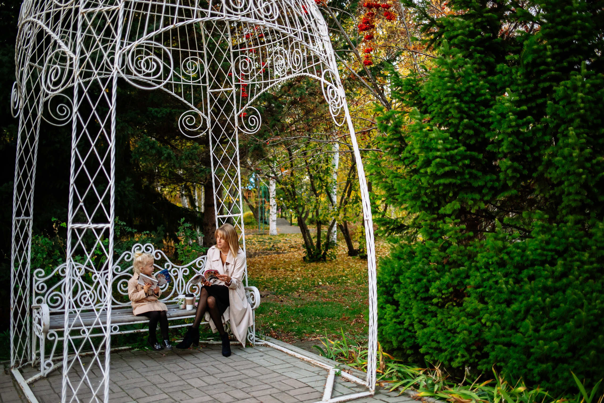 Юля, Анюта, Есения