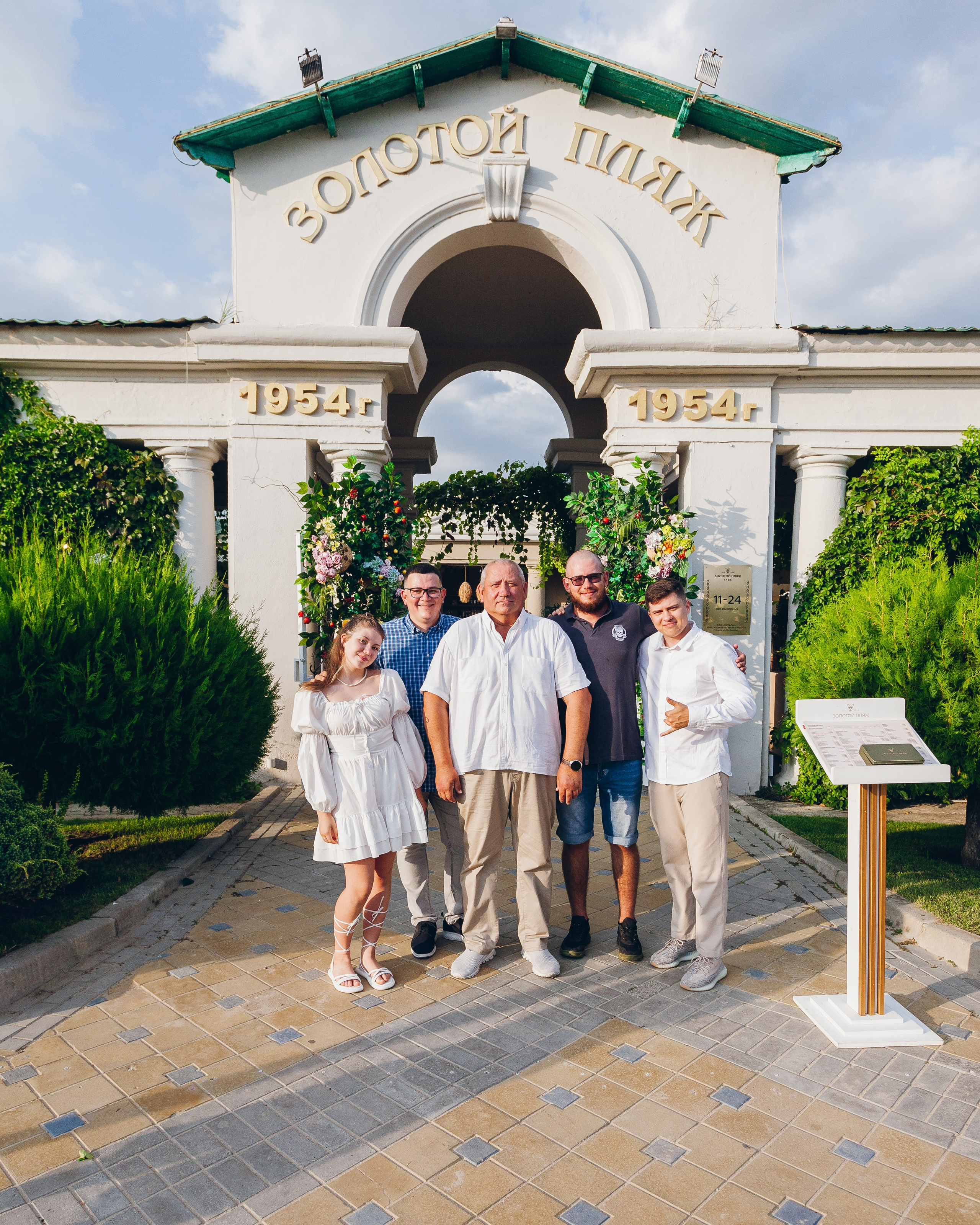 День рождение в уютном ресторане. Фотограф Денис Денисов