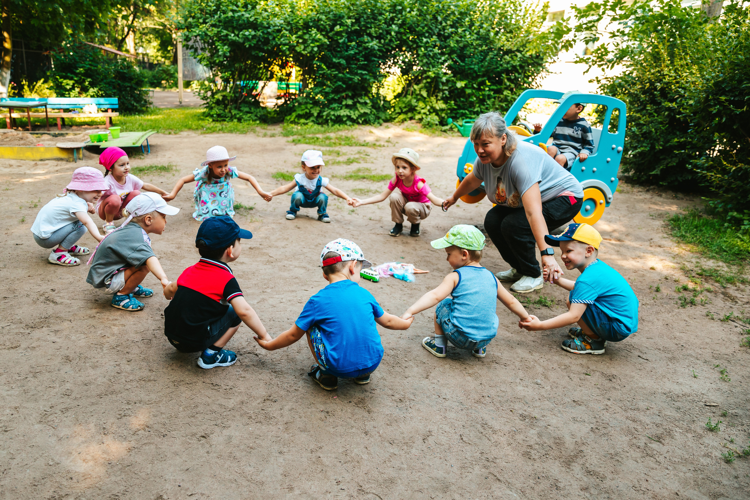 Ясли на прогулке. Семейный lifestyle фотограф в Санкт-Петербурге Людмила Пахомова