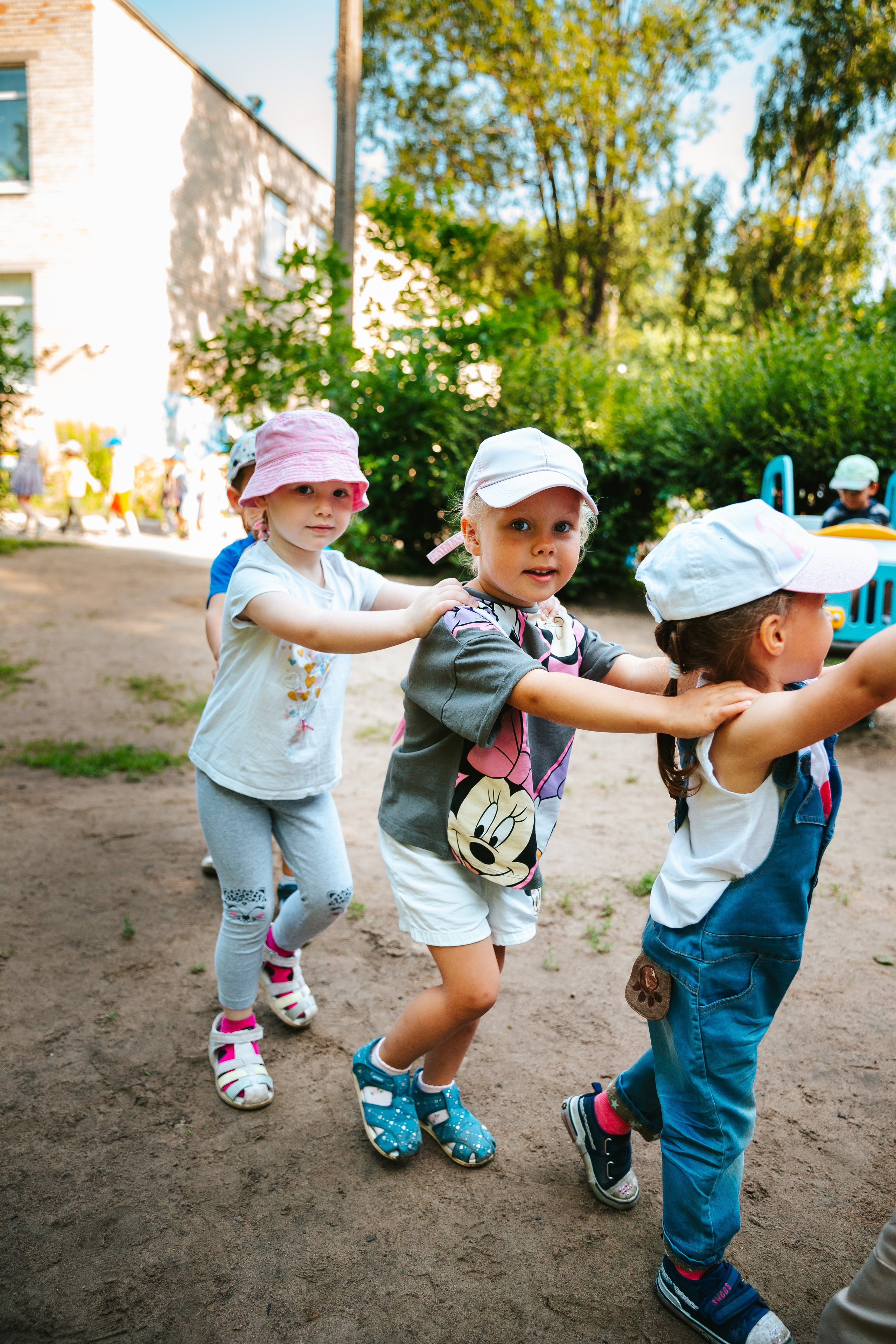 Ясли на прогулке. Семейный lifestyle фотограф в Санкт-Петербурге Людмила Пахомова