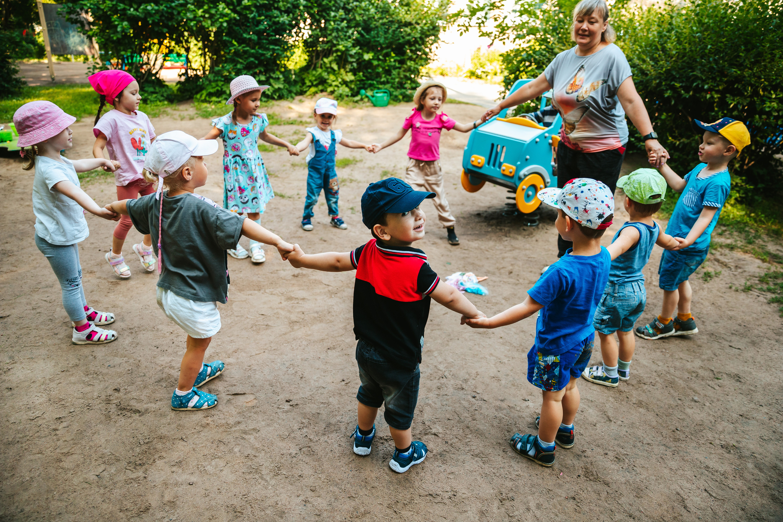 Ясли на прогулке. Семейный lifestyle фотограф в Санкт-Петербурге Людмила Пахомова