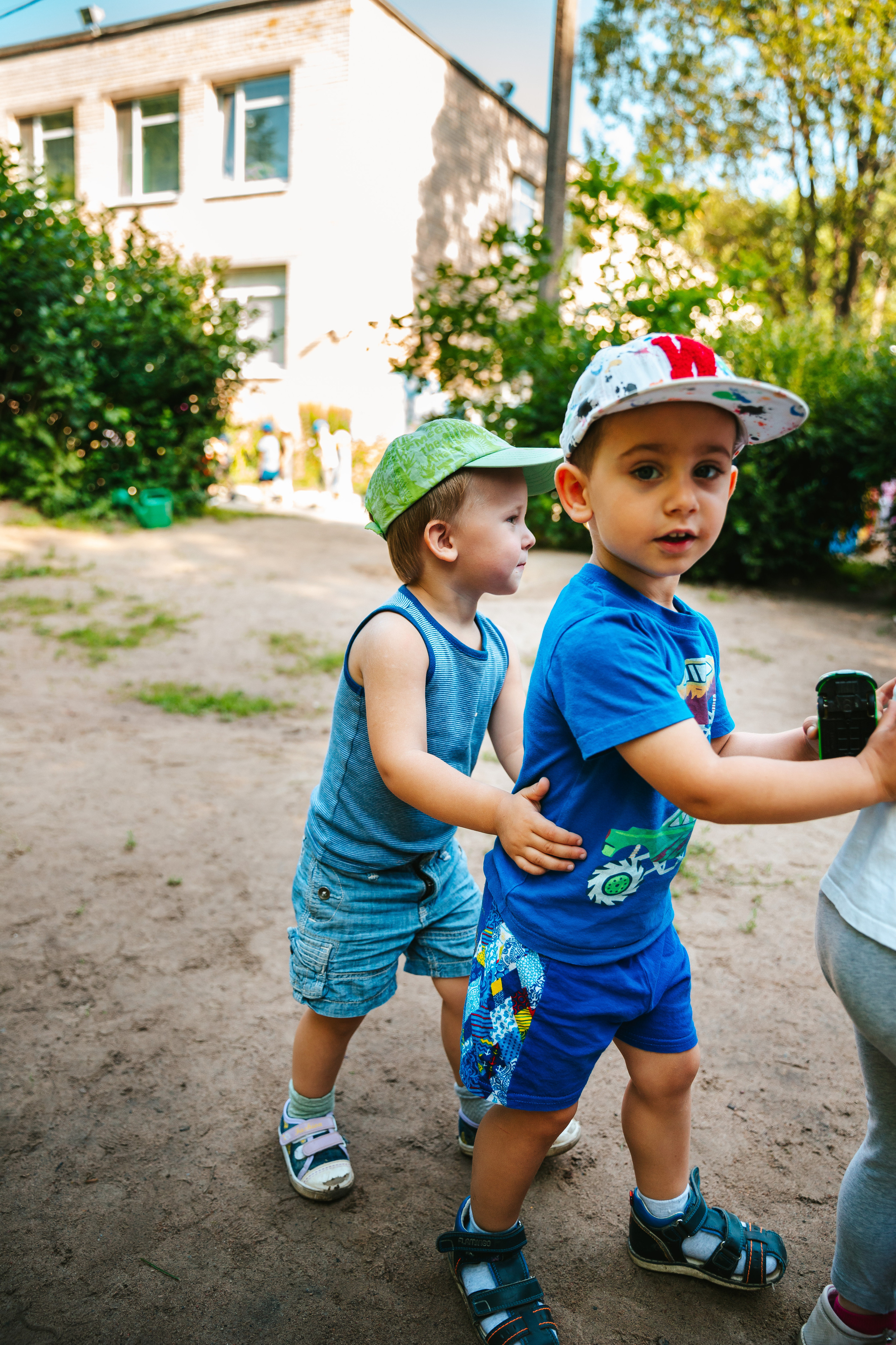 Ясли на прогулке. Семейный lifestyle фотограф в Санкт-Петербурге Людмила Пахомова