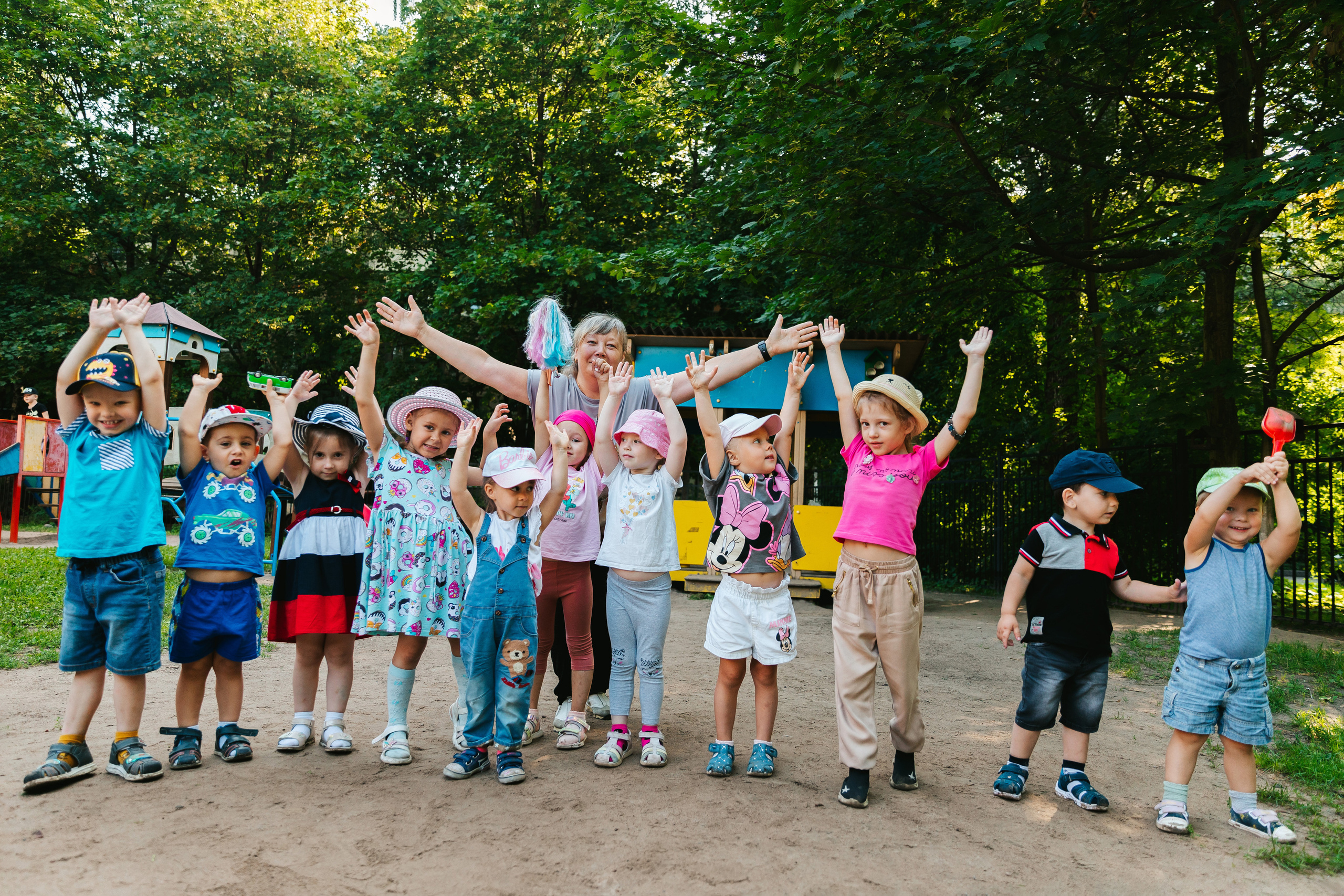 Ясли на прогулке. Семейный lifestyle фотограф в Санкт-Петербурге Людмила Пахомова