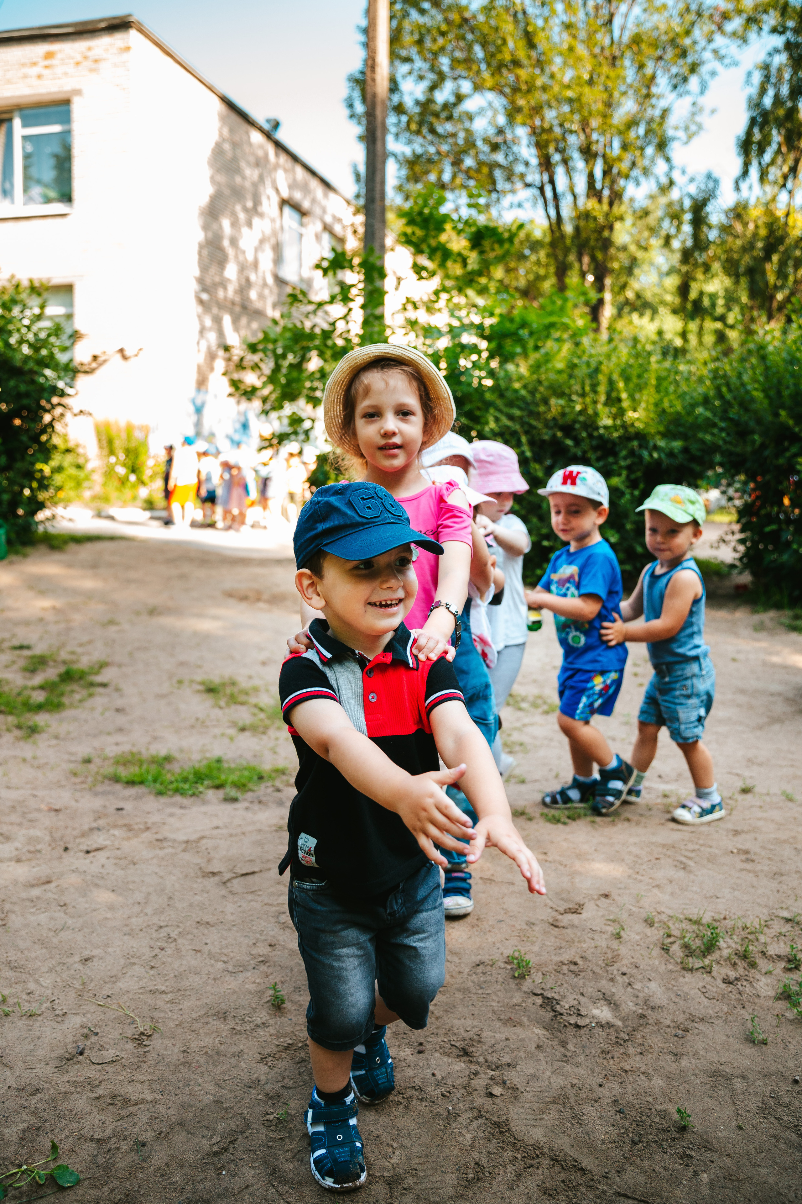 Ясли на прогулке. Семейный lifestyle фотограф в Санкт-Петербурге Людмила Пахомова