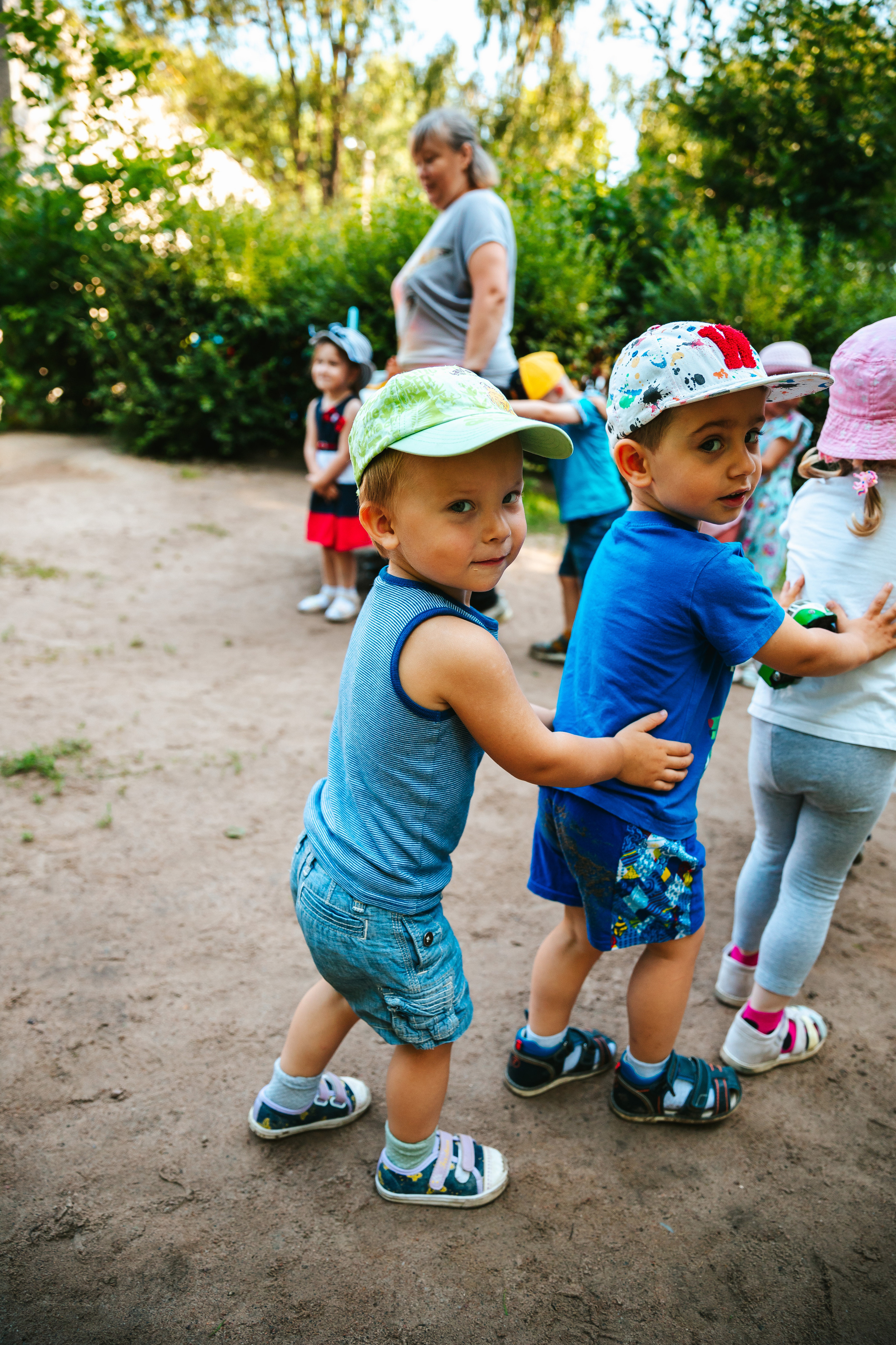 Ясли на прогулке. Семейный lifestyle фотограф в Санкт-Петербурге Людмила Пахомова
