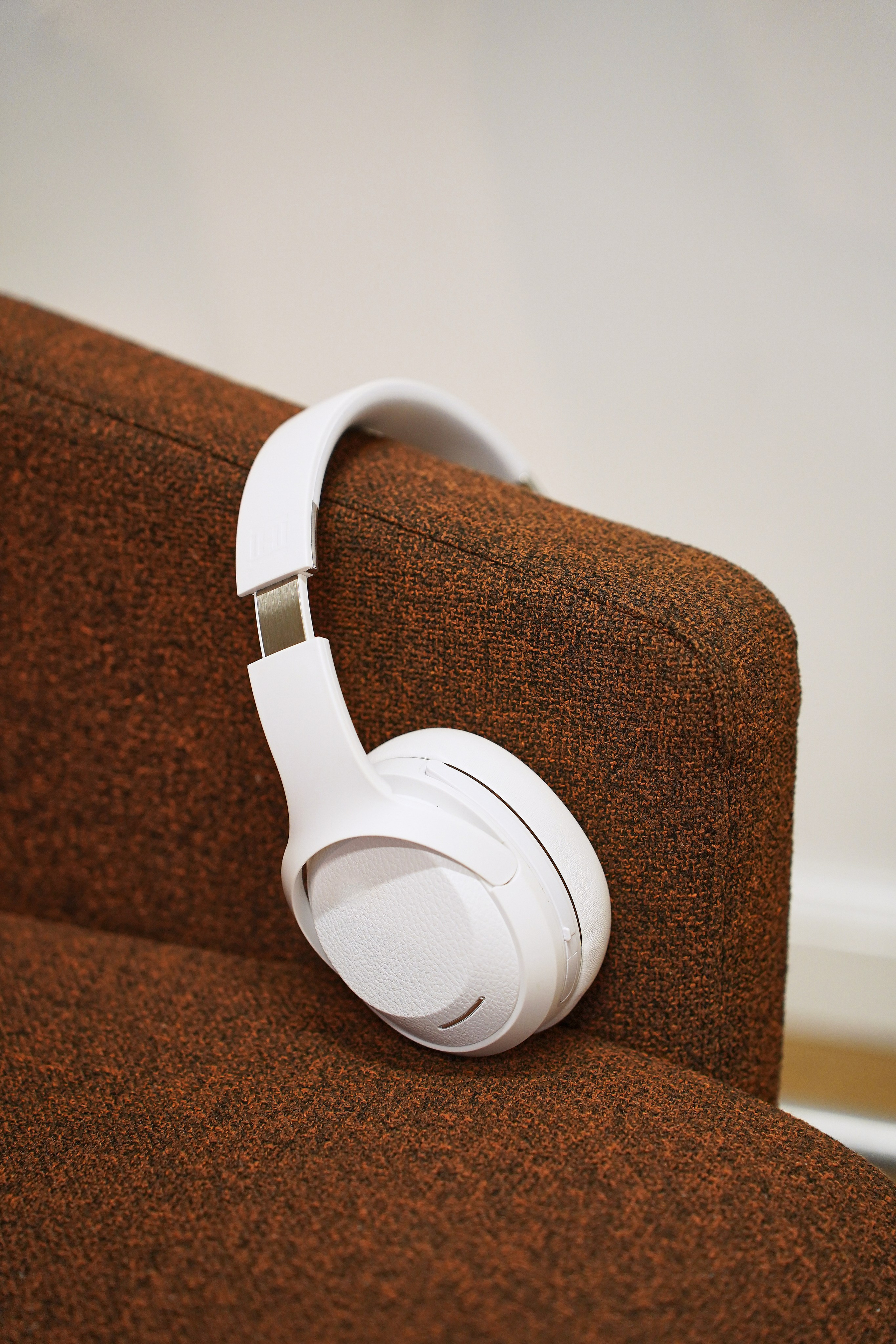 Наушники в интерьере. Фотограф