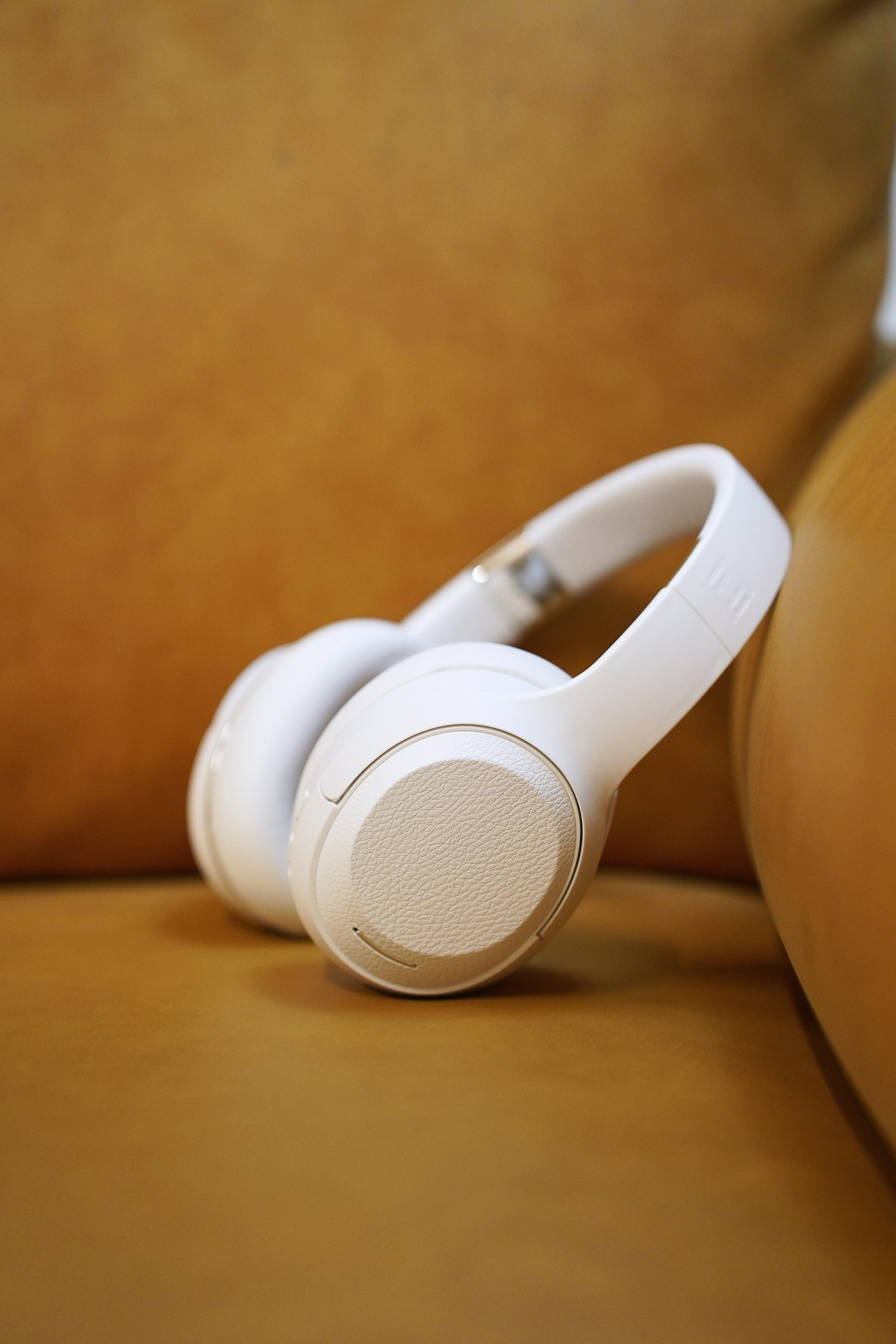 Наушники в интерьере. Фотограф