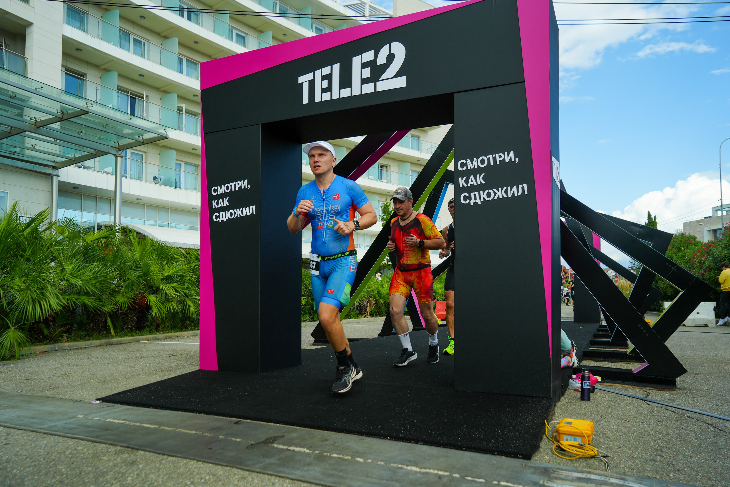 Фотоотчет партнерской интеграции для компании TELE2 на фестивале Ironstar. Репортажный фотограф в Красной Поляне и Сочи Павлюченко Екатерина