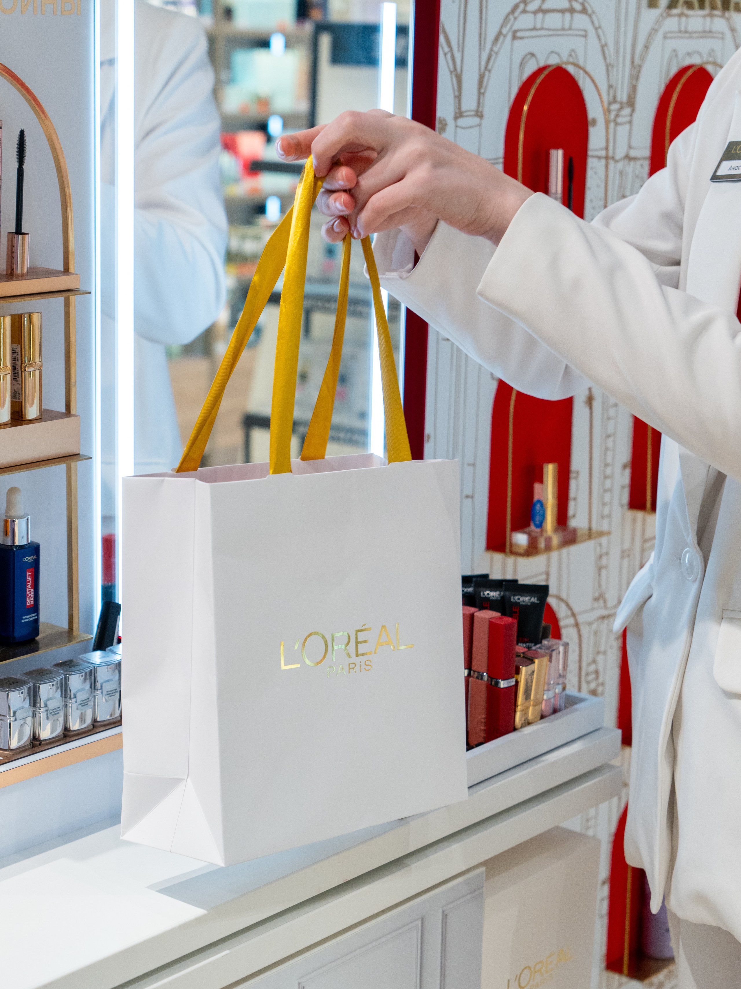 Отчет партнерской интеграции Loreal в магазинах Рив Гош. Репортажный фотограф в Красной Поляне и Сочи Павлюченко Екатерина