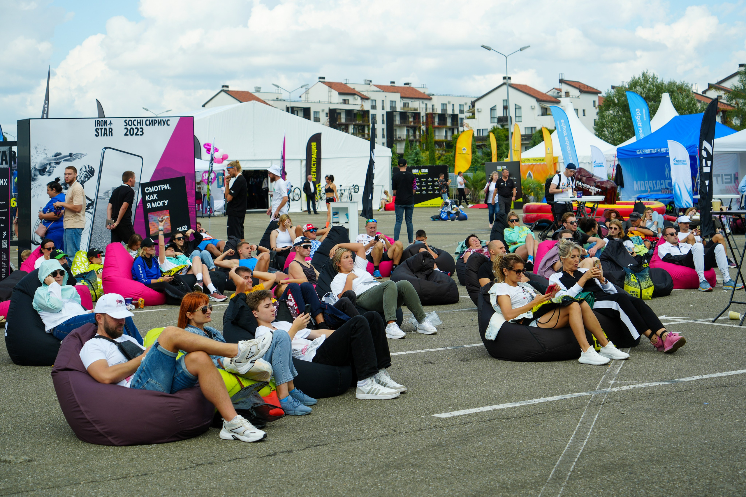Фотоотчет партнерской интеграции для компании TELE2 на фестивале Ironstar. Репортажный фотограф в Красной Поляне и Сочи Павлюченко Екатерина