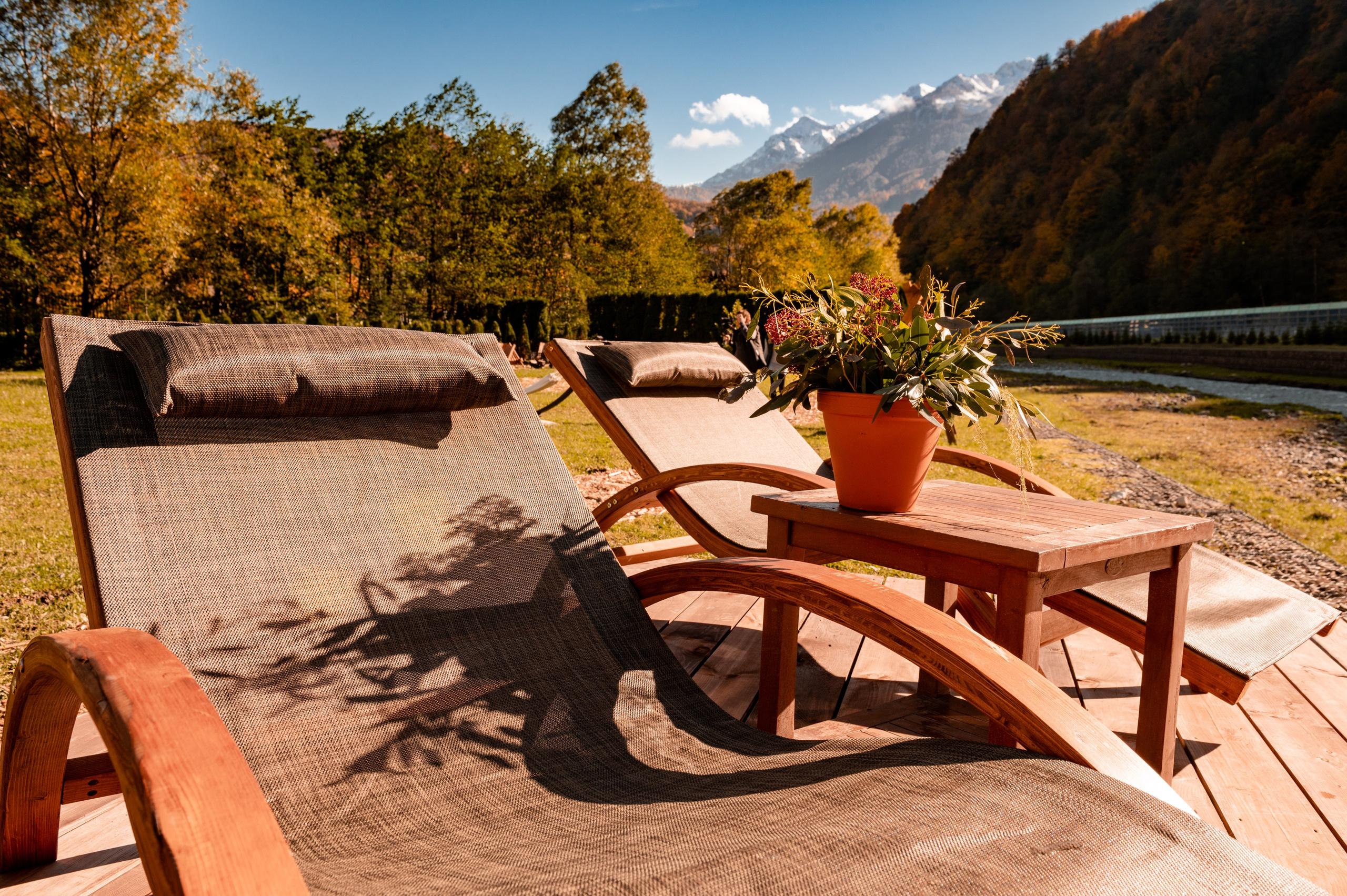 Контент съемка места для отдыха на курорте Газпром Поляна «Мзымта Пляж». Репортажный фотограф в Красной Поляне и Сочи Павлюченко Екатерина