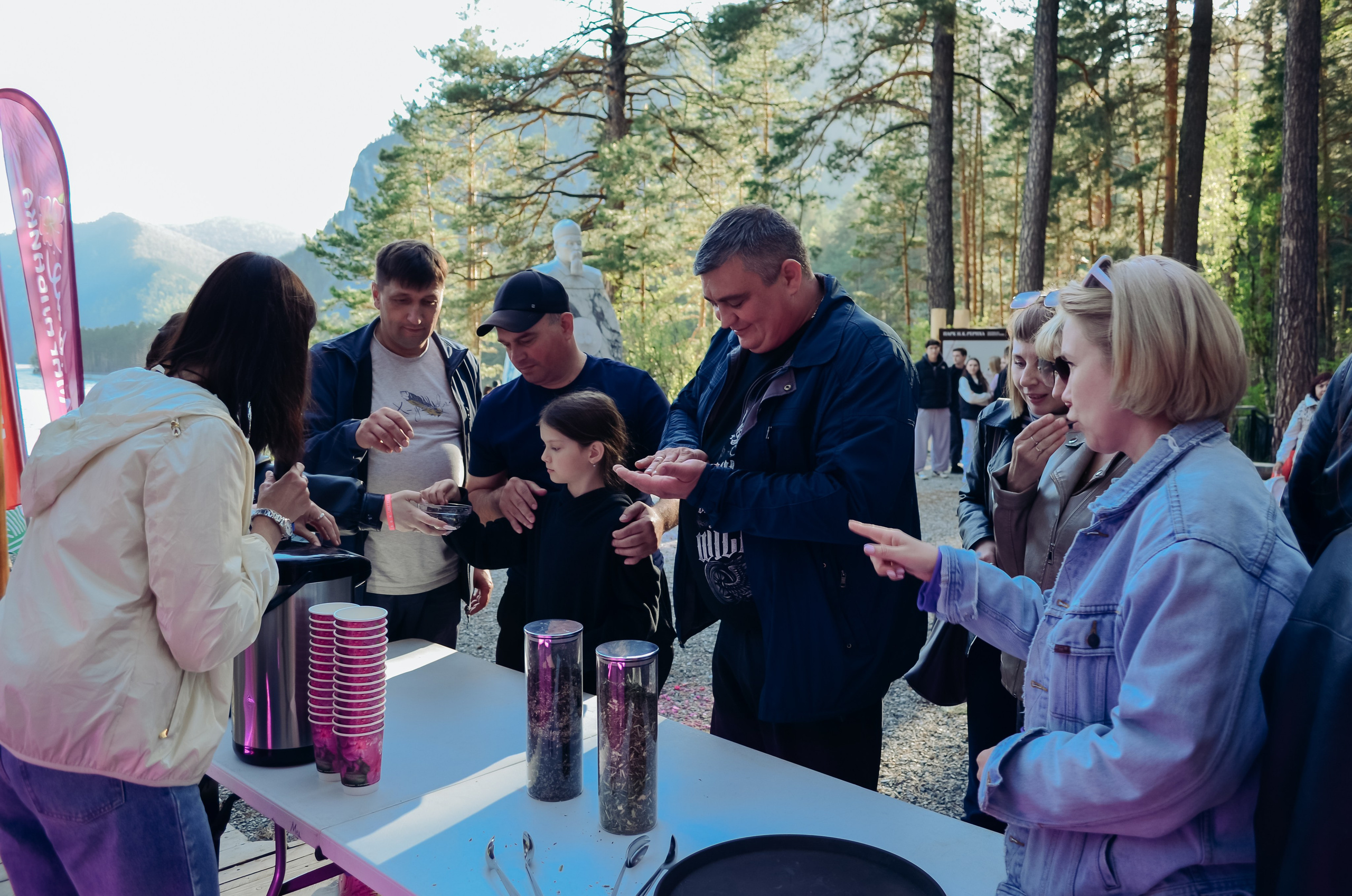 Фестиваль «Цветение Маральника на Алтае 2025». Фоторепортаж. Денисова Аля — фотограф для парных съемок и индивидуальных историй в Барнауле