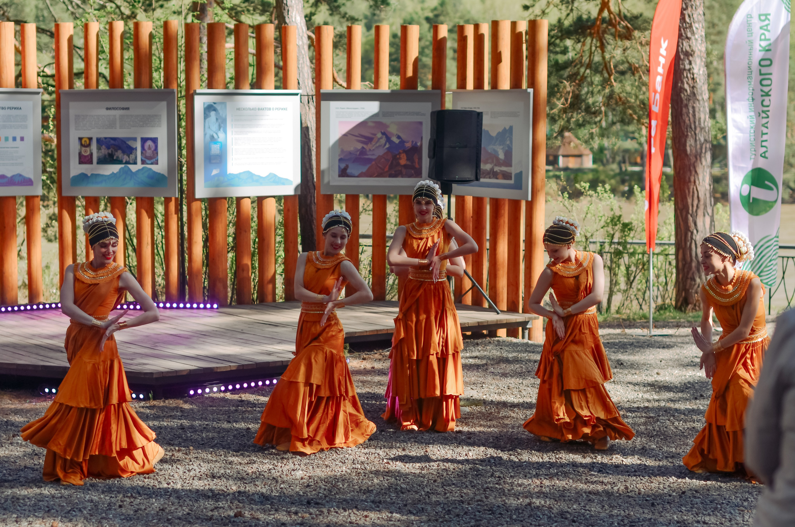 Фестиваль «Цветение Маральника на Алтае 2025». Фоторепортаж. Денисова Аля — фотограф для парных съемок и индивидуальных историй в Барнауле