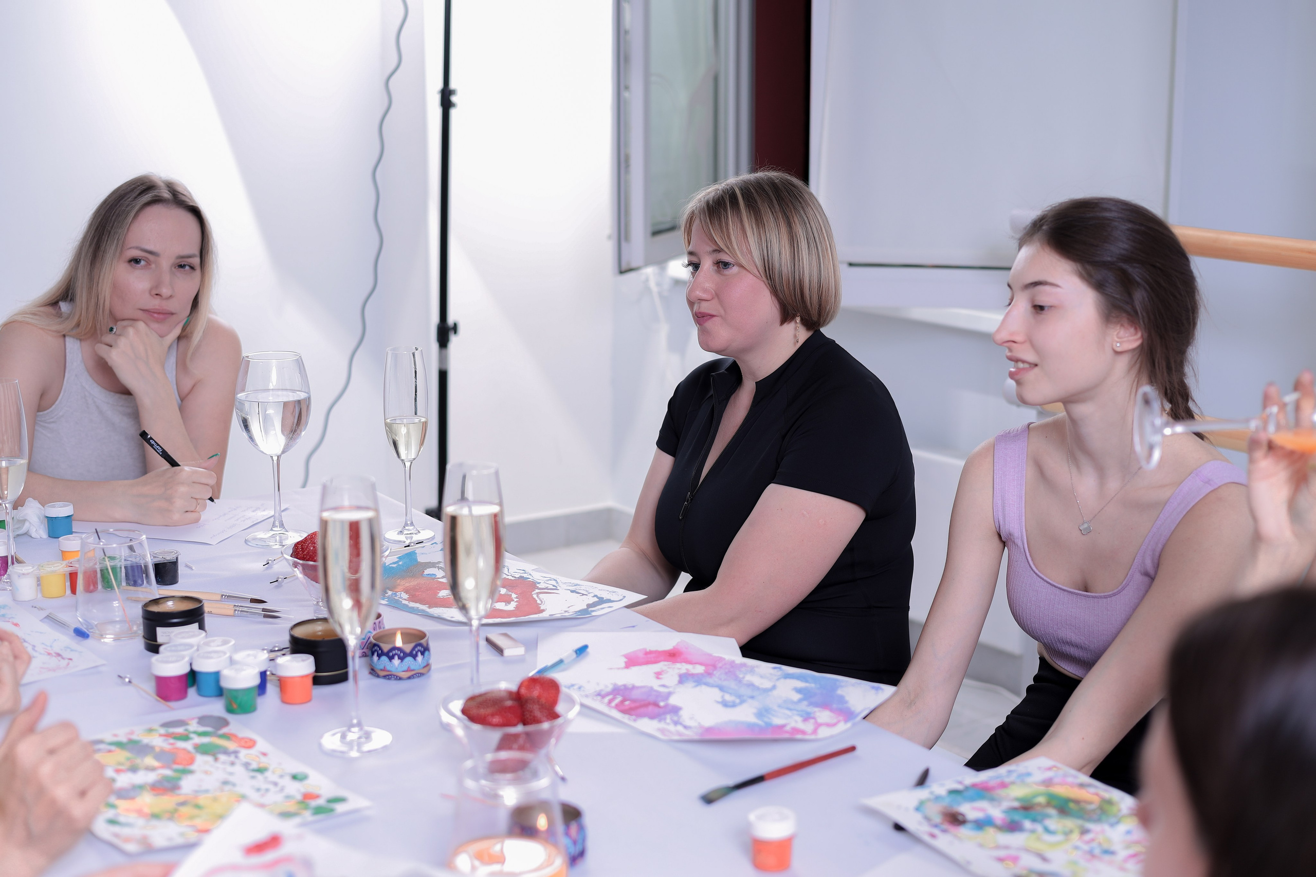 Арт-терапия + аэройога. Фотограф Надршина Лилия