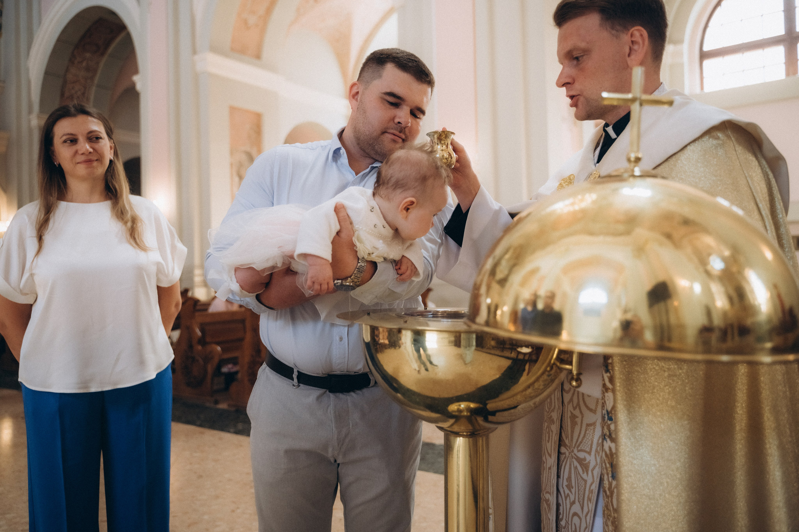 Крещение Василисы Архикафедральный костел Имени Пресвятой Девы Марии. Семейный фотограф в Минске Дарья Дреко