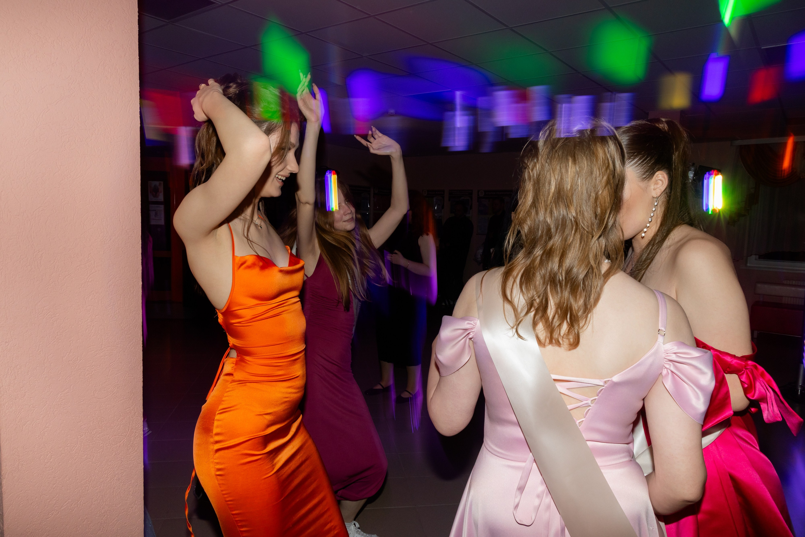 Школьный выпускной 2025 год в Минске, Беларуси. Свадебный фотограф в Минске/Беларуси Сергей Спиридонов