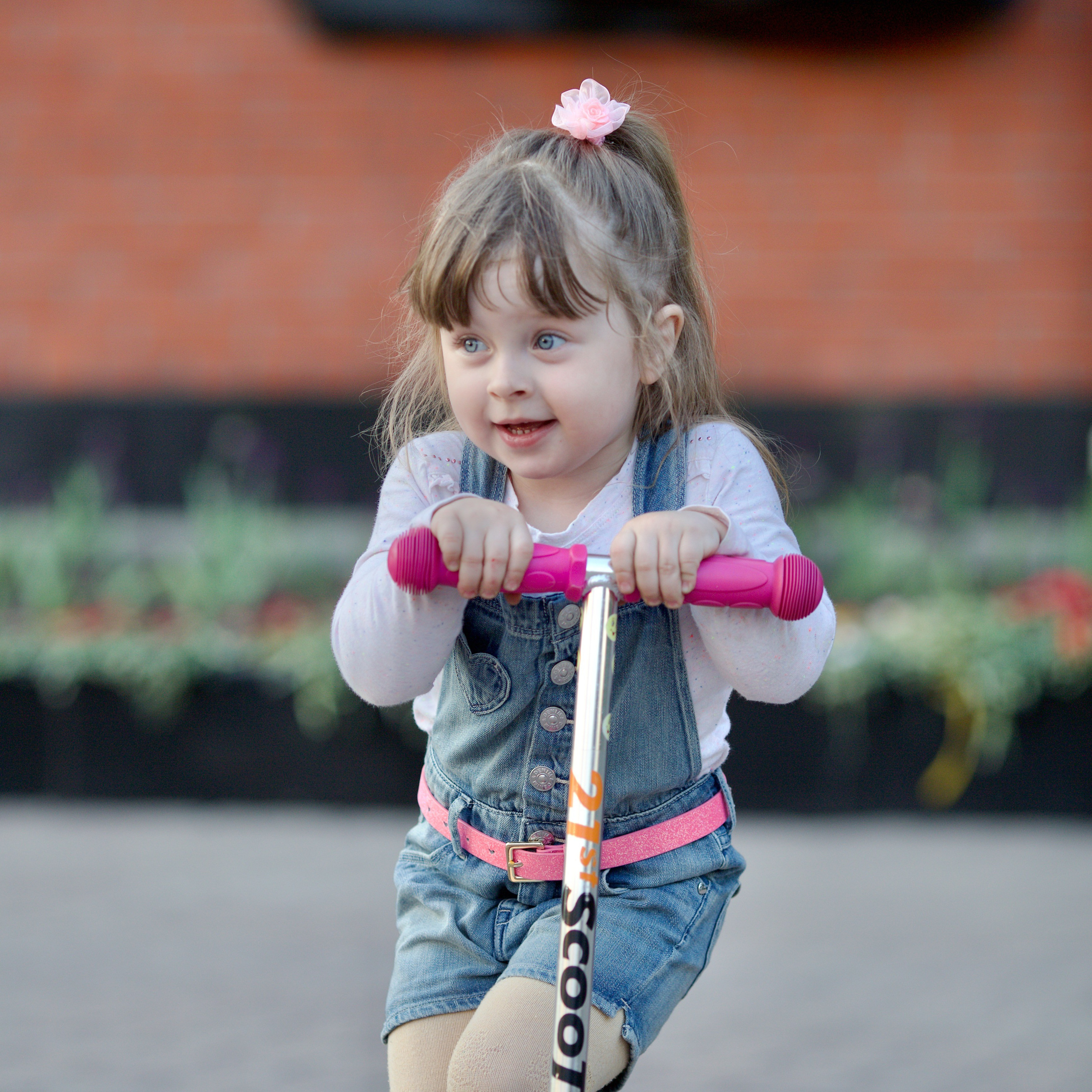 Фотосессия близняшек весной. Школьные выпускные альбомы в Москве Марина Николаева