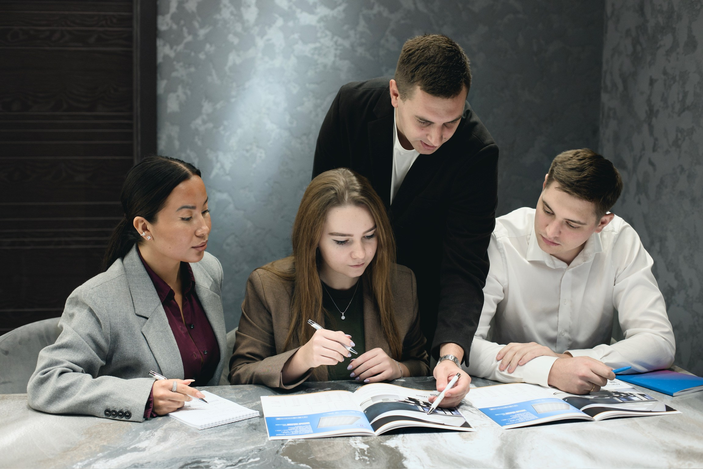 Менеджеры среднего звена в переговорной