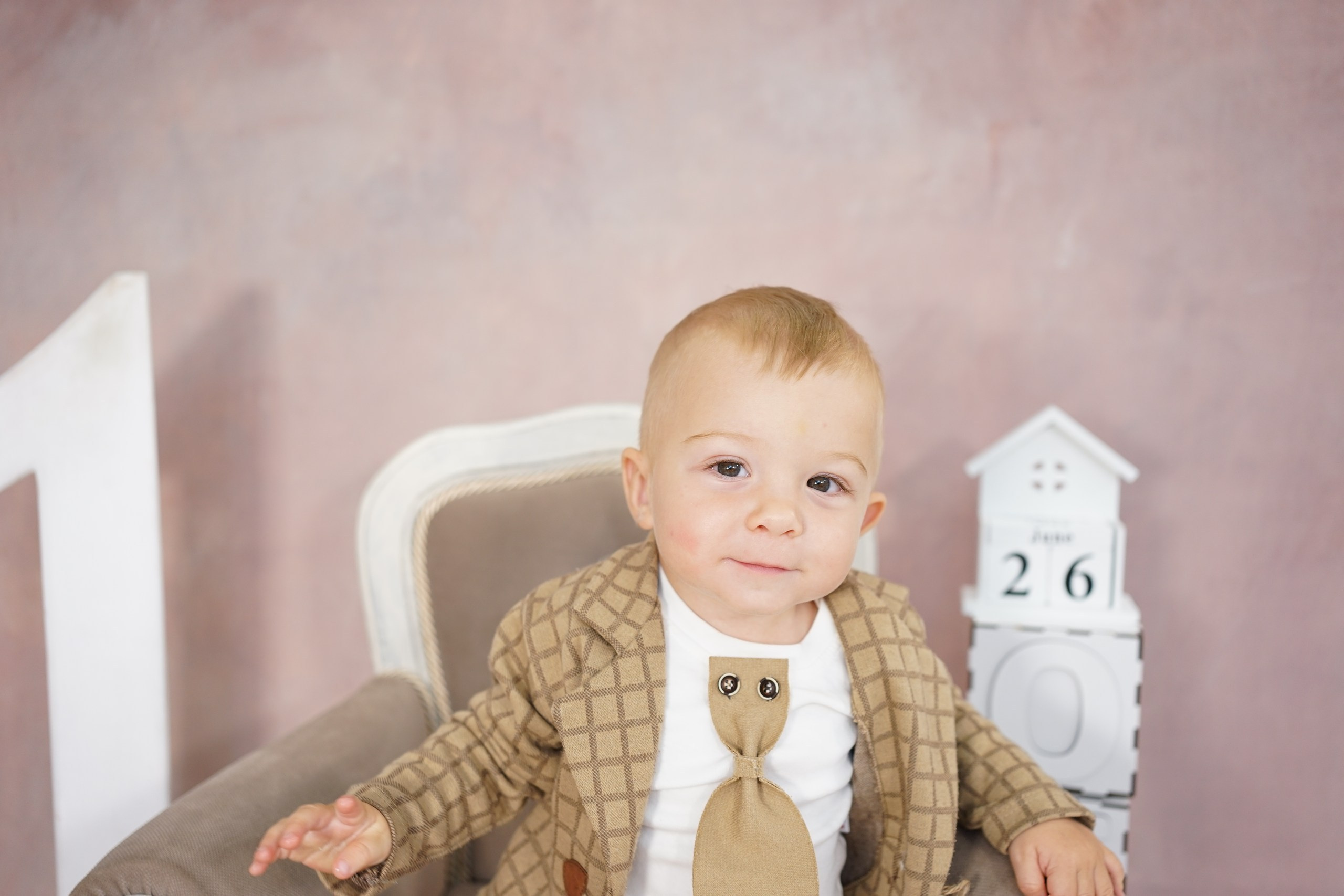 Фотозоны на ХОЛСТЕ. Детская Фотостудия ГОДОВАСИКИ в Санкт-Петербурге фотосесия на годик