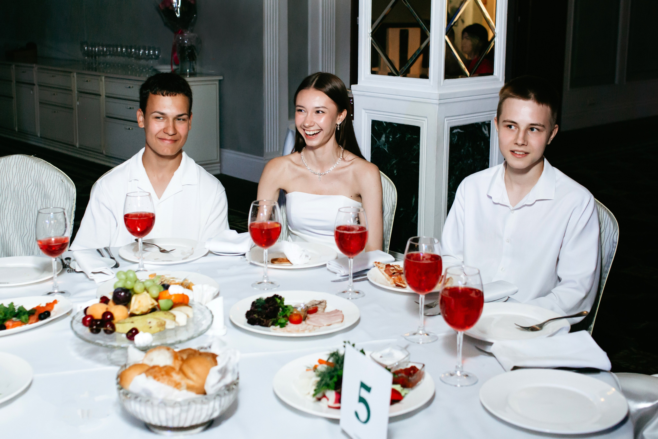 Выпускной 2025 (9класс) 124 школа. Фотограф в Челябинске Ополихина Анна