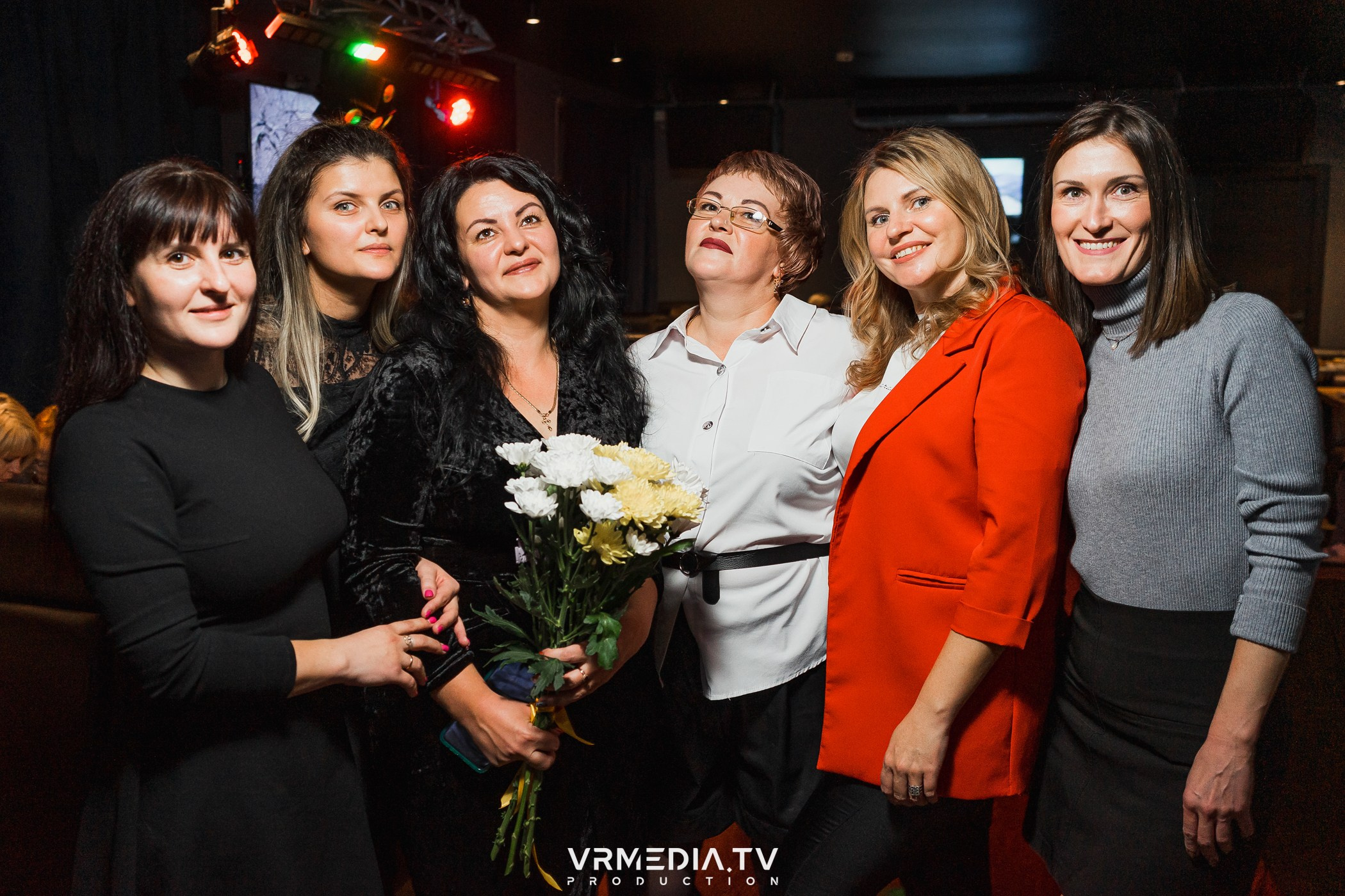 Бумажный дом в баре «Друзья»