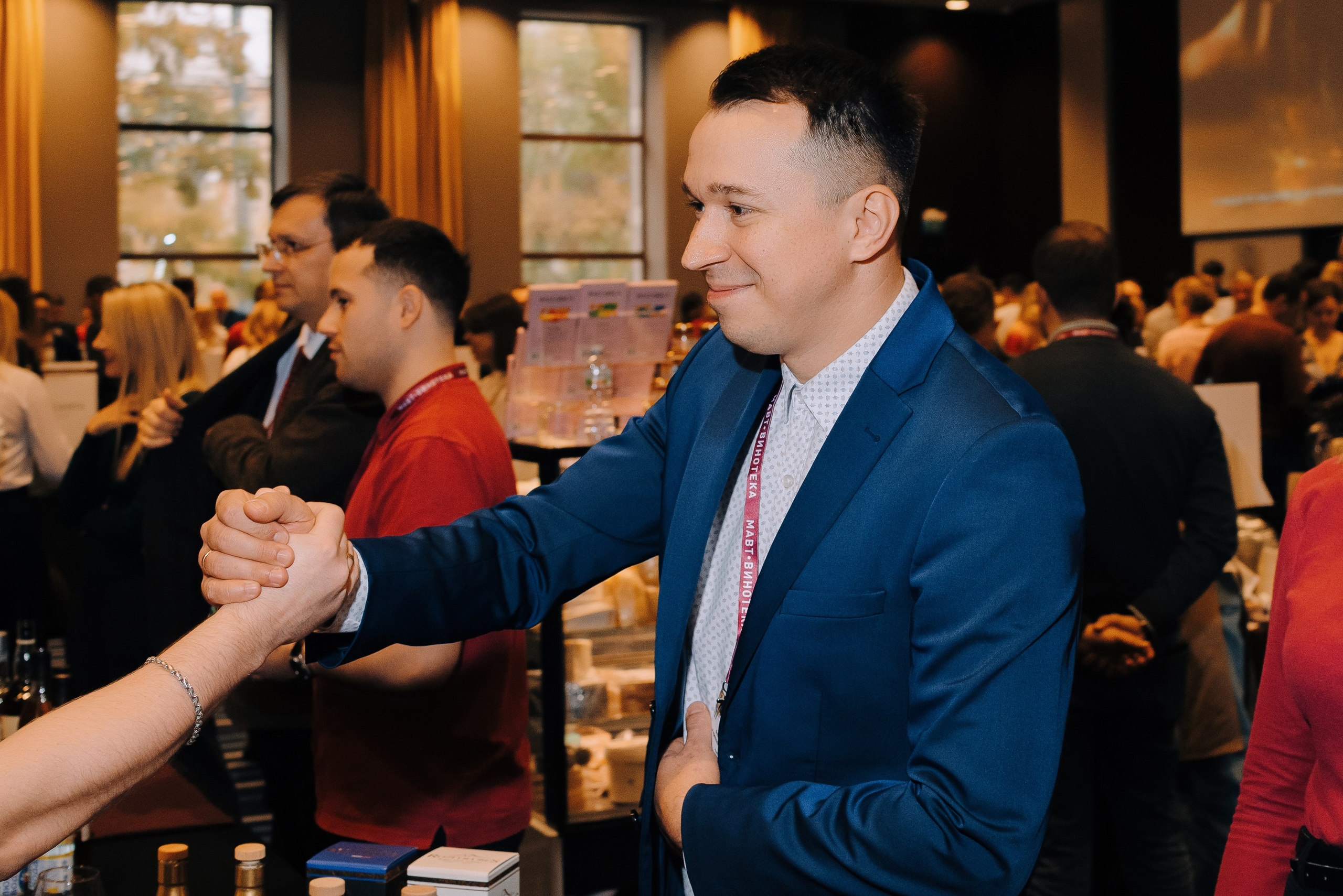 ФЕСТИВАЛЬ ВИНА И КРЕПКИХ НАПИТКОВ МАВТ-ВИНОТЕКА. Репортажный фотограф Зуев Роман г. Челябинск