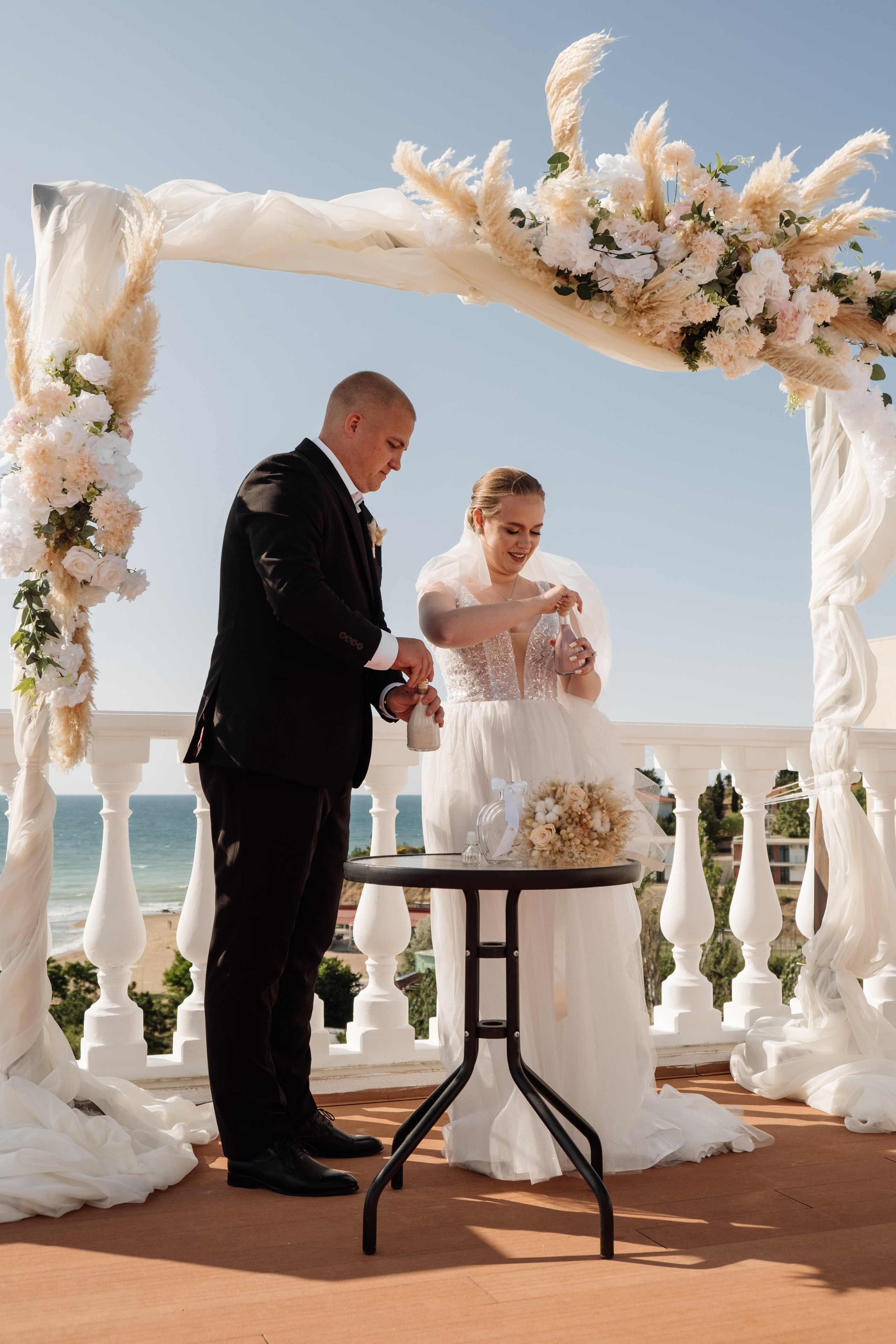 Свадебный ретопртаж. Профессиональная фотосъемка в Крыму. Натуральные эмоции и живые кадры. Забронируйте дату прямо сейчас!