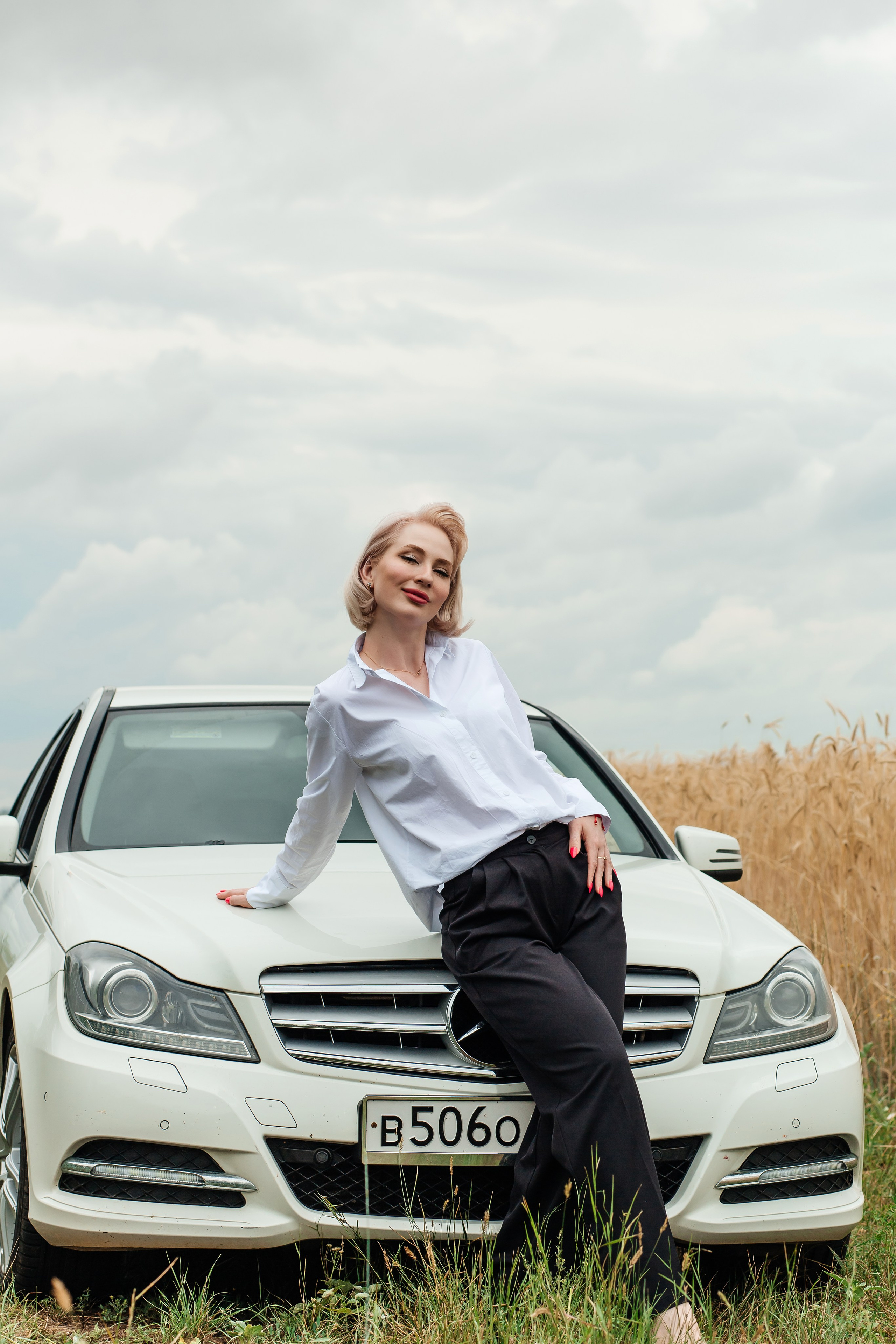 Александра фотосессия в поле. Женский фотограф в Оренбурге Ирина Заводчикова