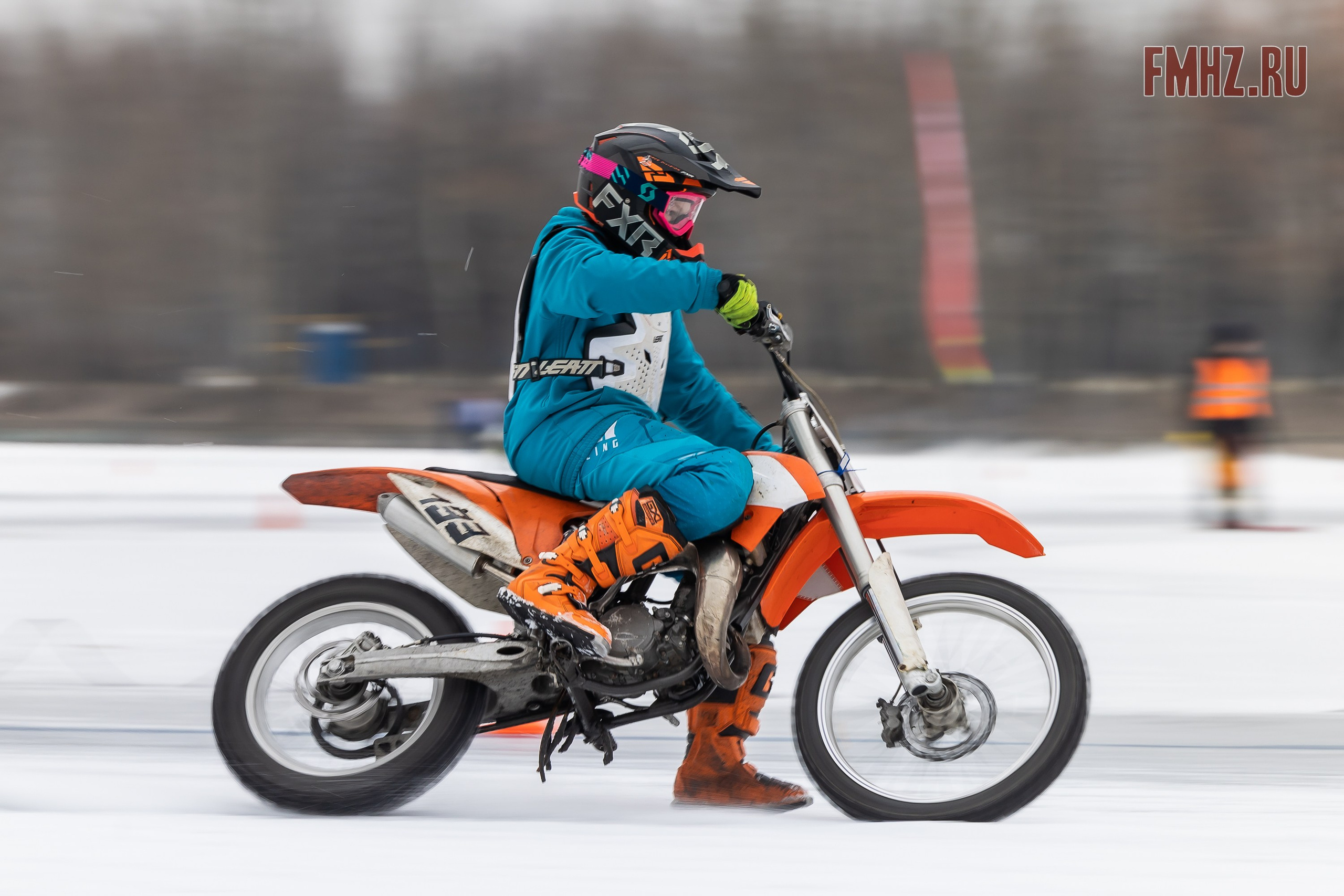 Первый этап Кубка МФР по мотокроссу на льду Большого Крылатского пруда в Москве. 8 февраля 2025 г. Фотограф Владимир Охрименко