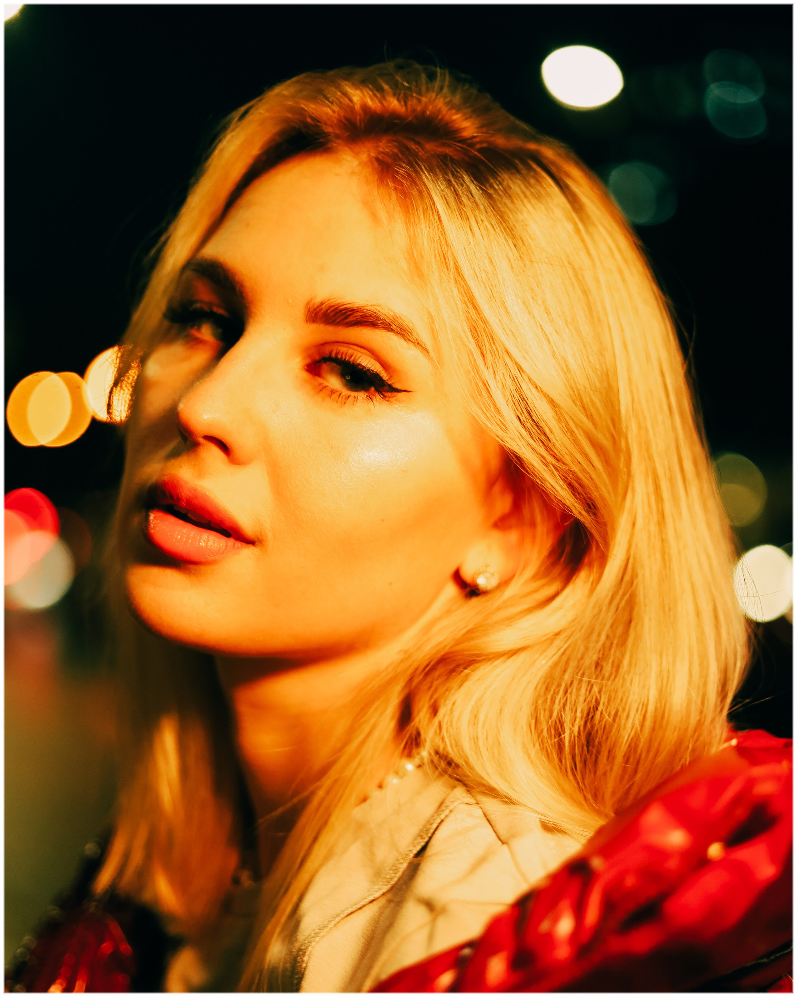 Ночные огни. Sun Betty — кинофотограф Элизабет