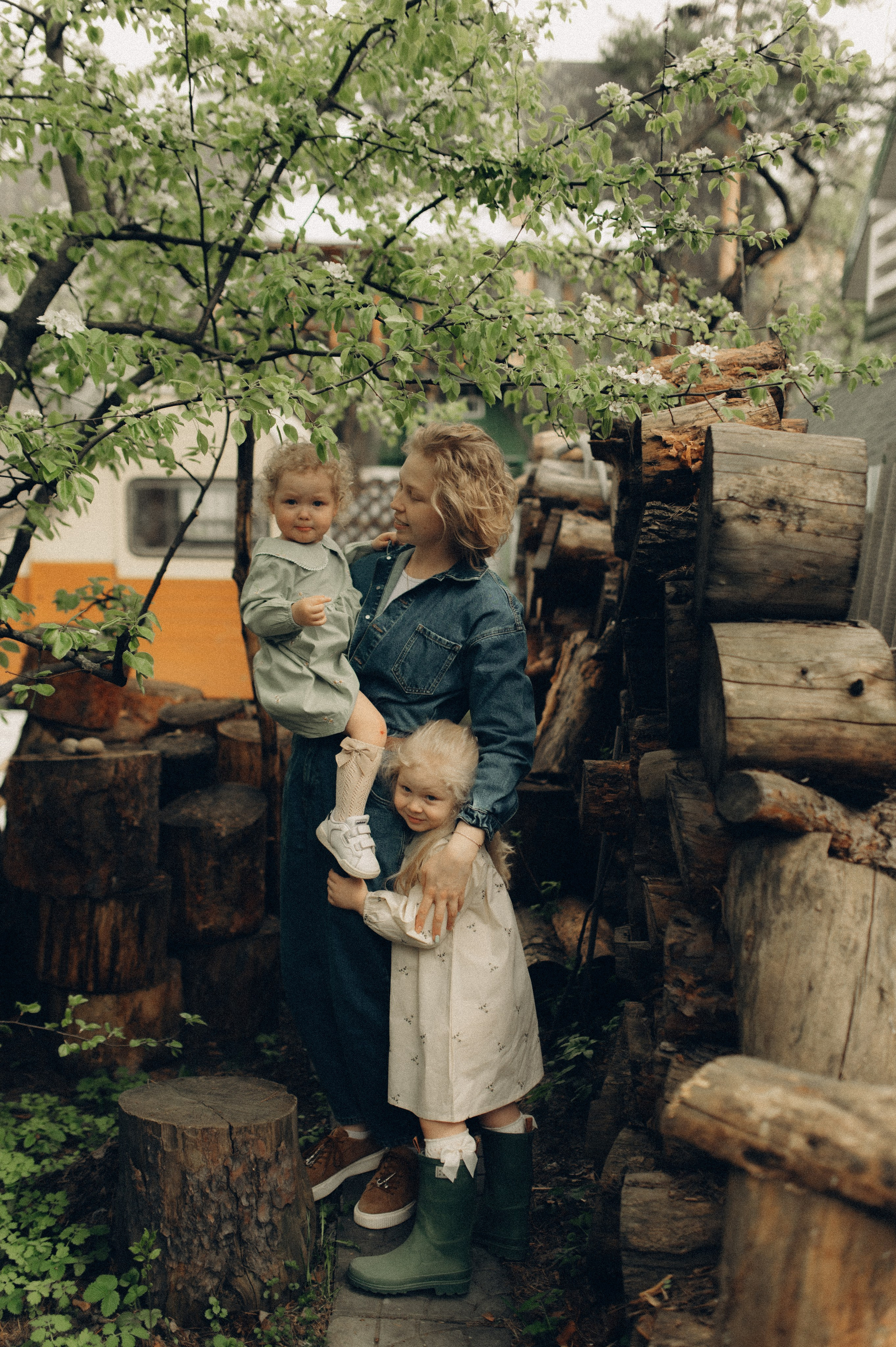 Весна в ладошках. Семейный фотограф в Москве Екатерина Денисенко | Фотосессии без постановки дома и в студии