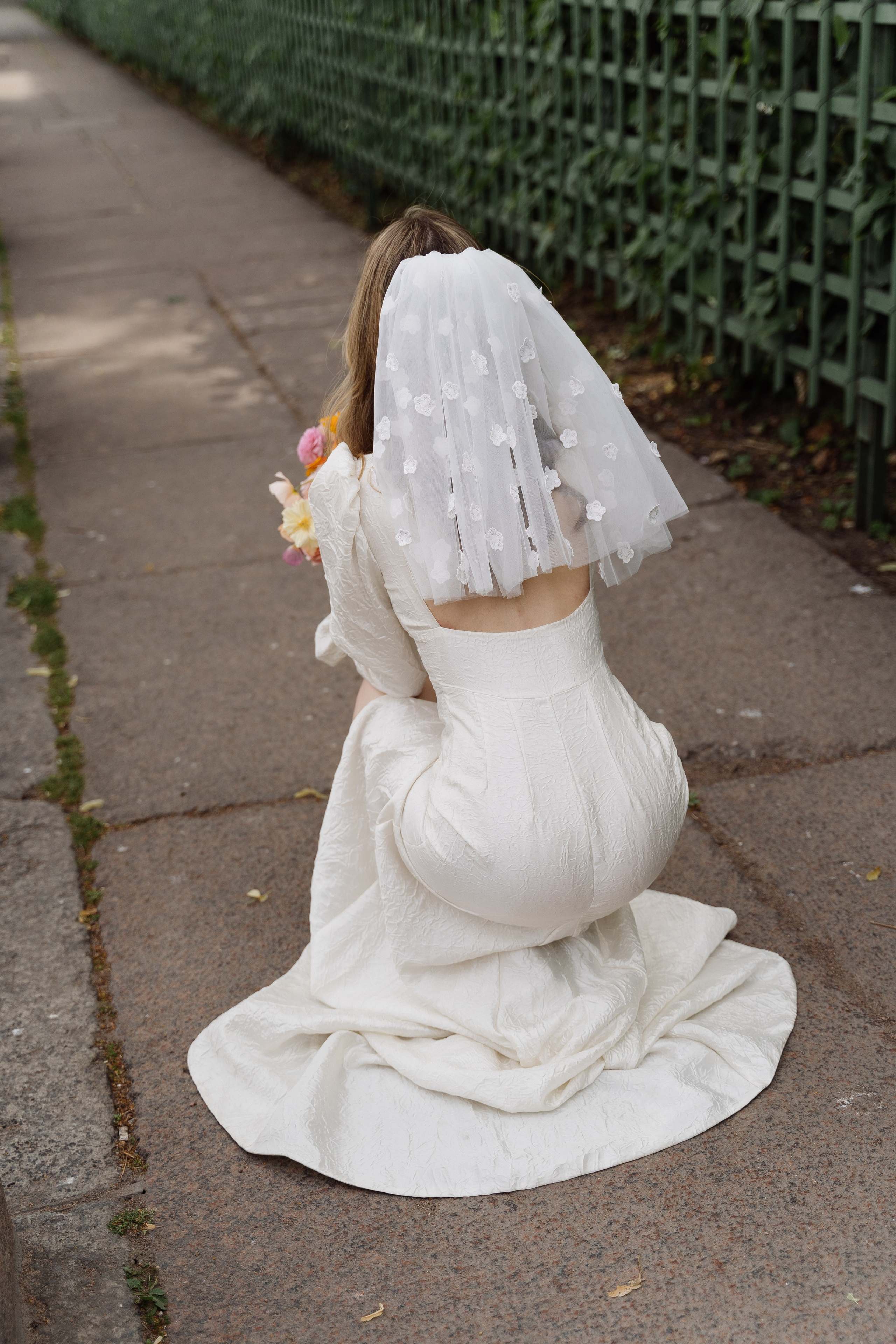 Камерная свадьба на фонтанке в сезонах. Свадебный фотограф организатор в Санкт-Петербурге Ассоль Опарина